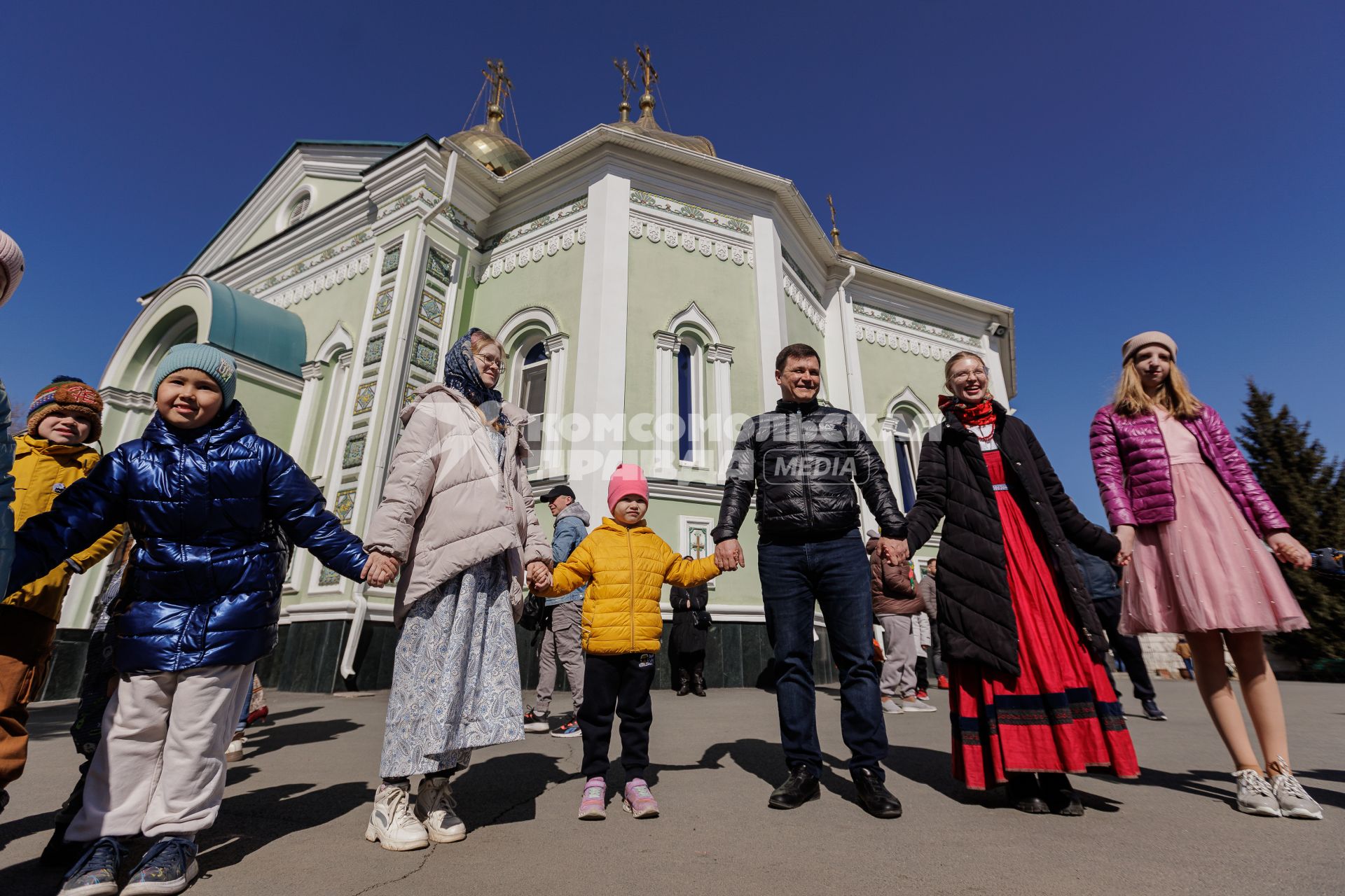 Освящение пасхальных куличей и яиц в Челябинске