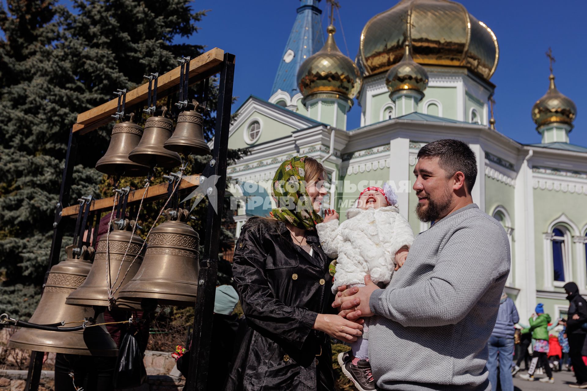 Освящение пасхальных куличей и яиц в Челябинске