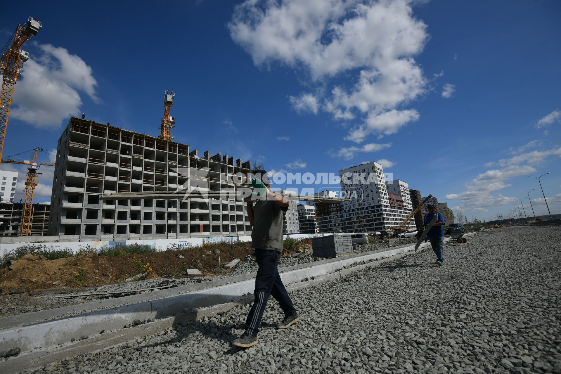 Строительство дороги в новом районе города