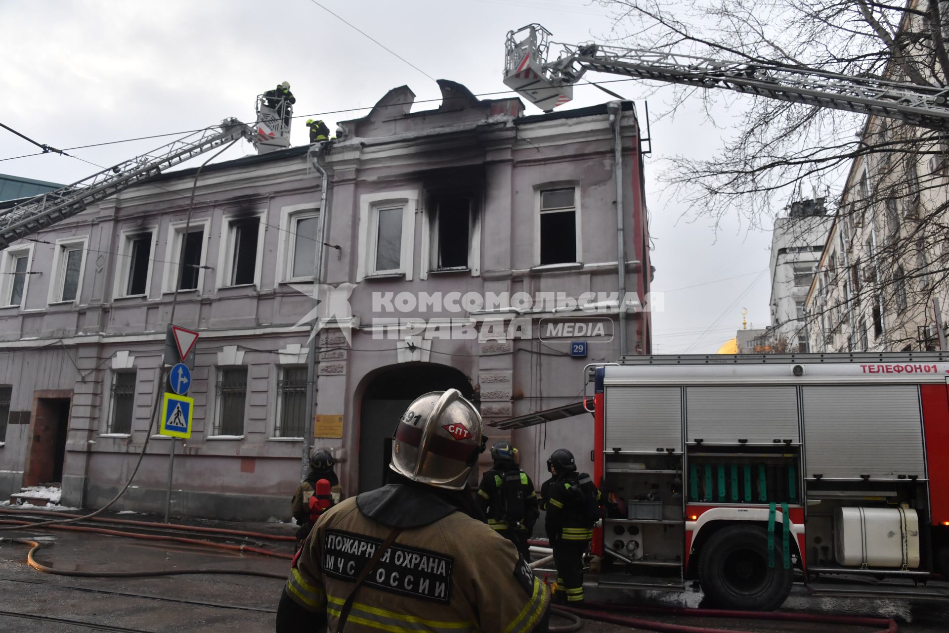 Пожар в здании столичного комитета КПРФ в Москве