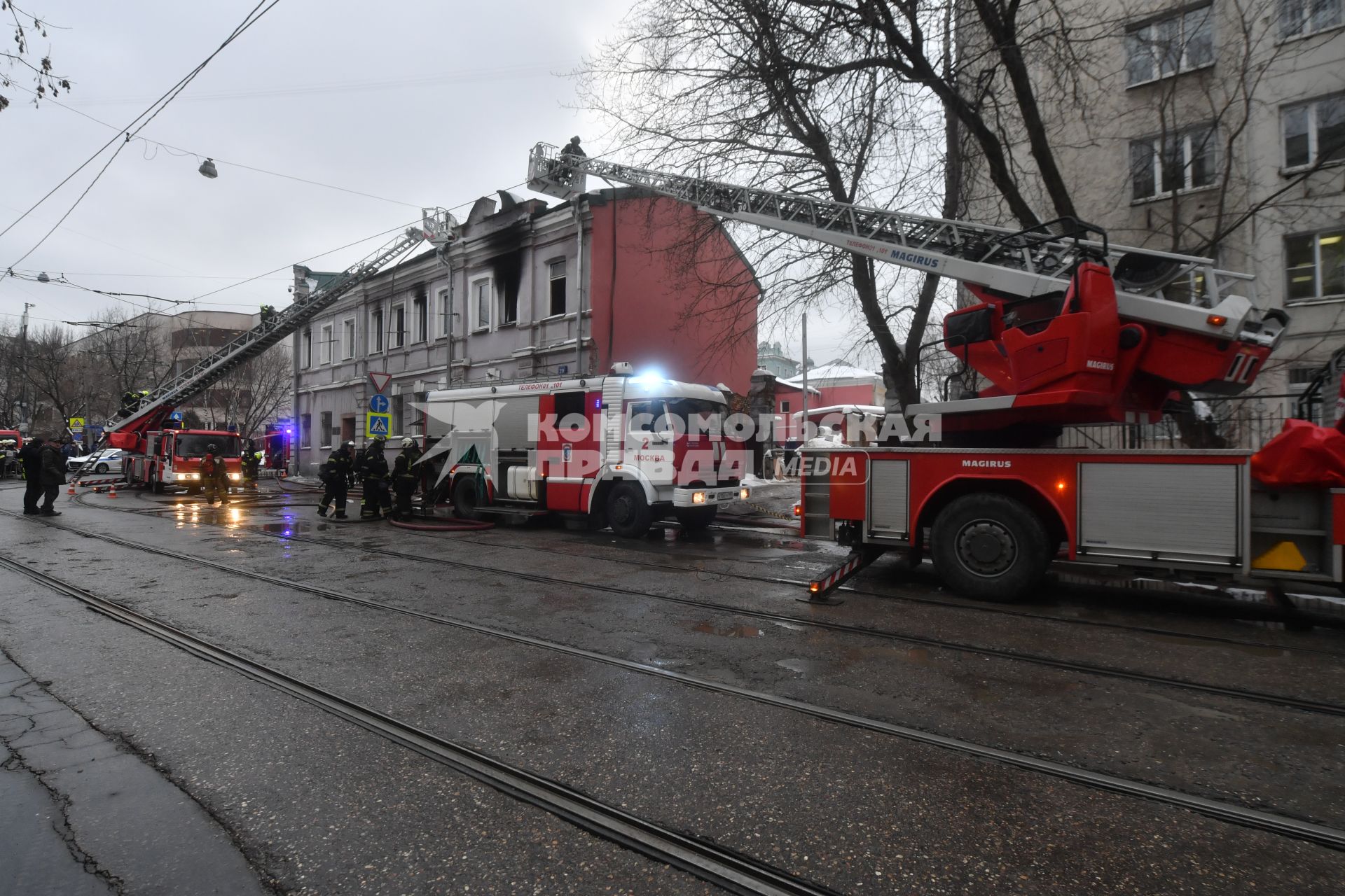 Пожар в здании столичного комитета КПРФ в Москве