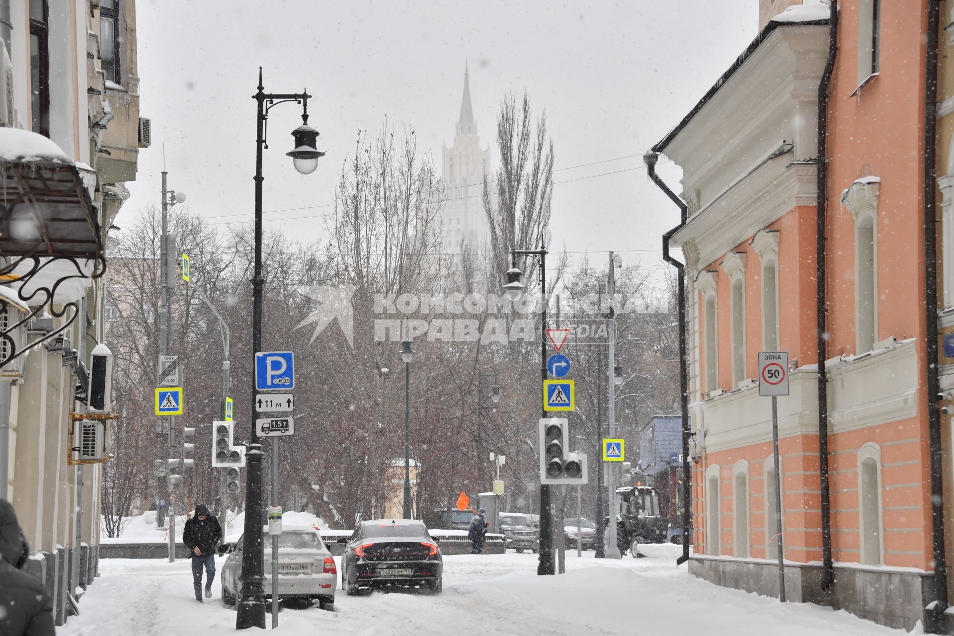 Последствия сильного снегопада в Москве