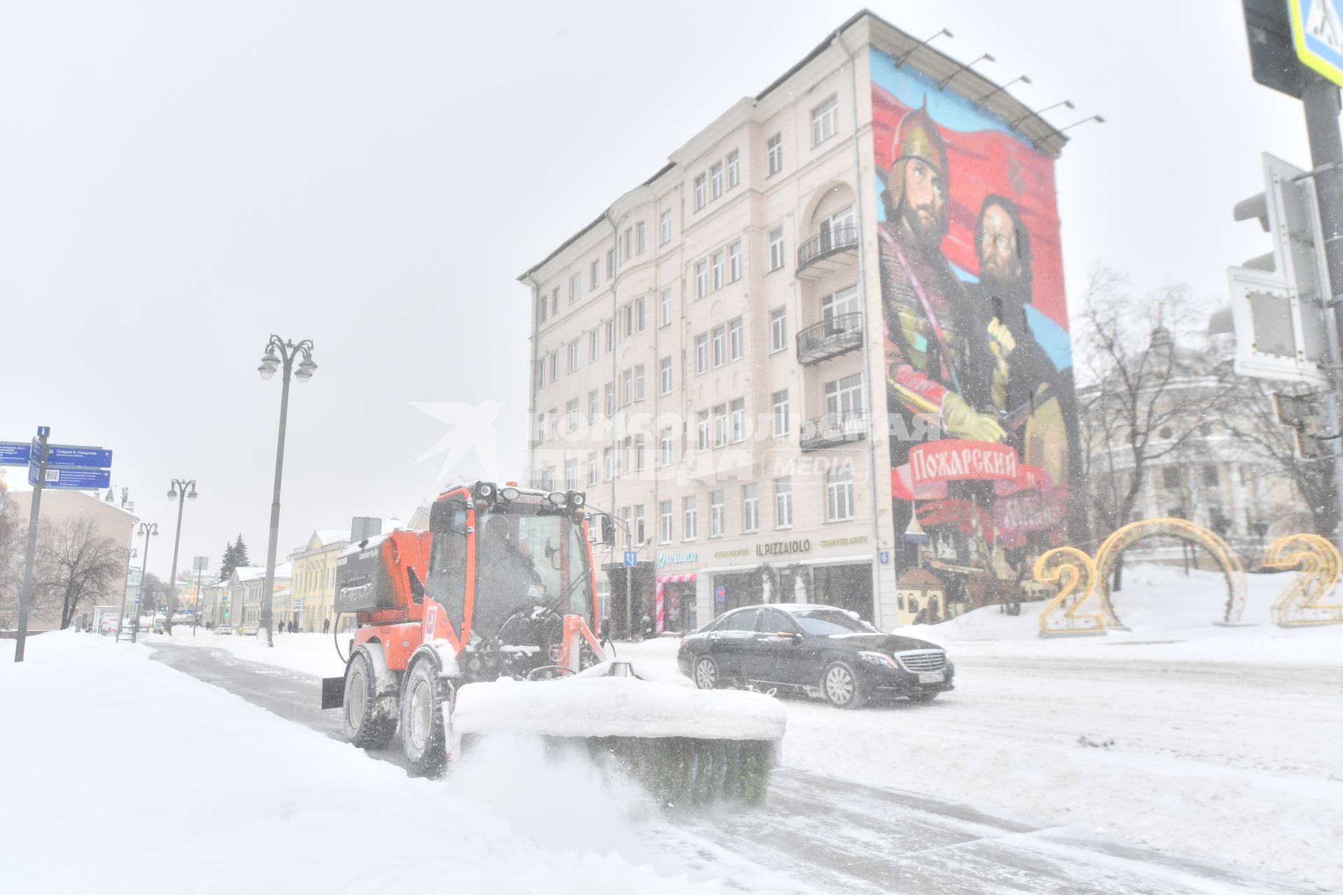 Последствия сильного снегопада в Москве