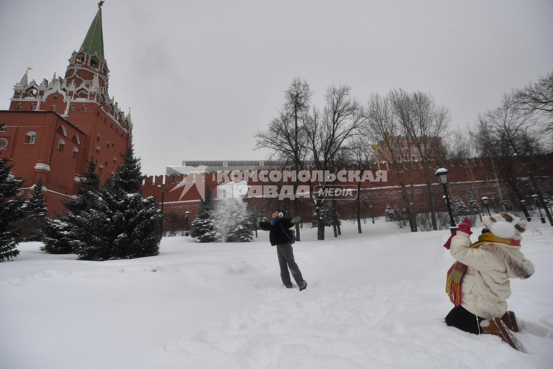 Последствия сильного снегопада в Москве