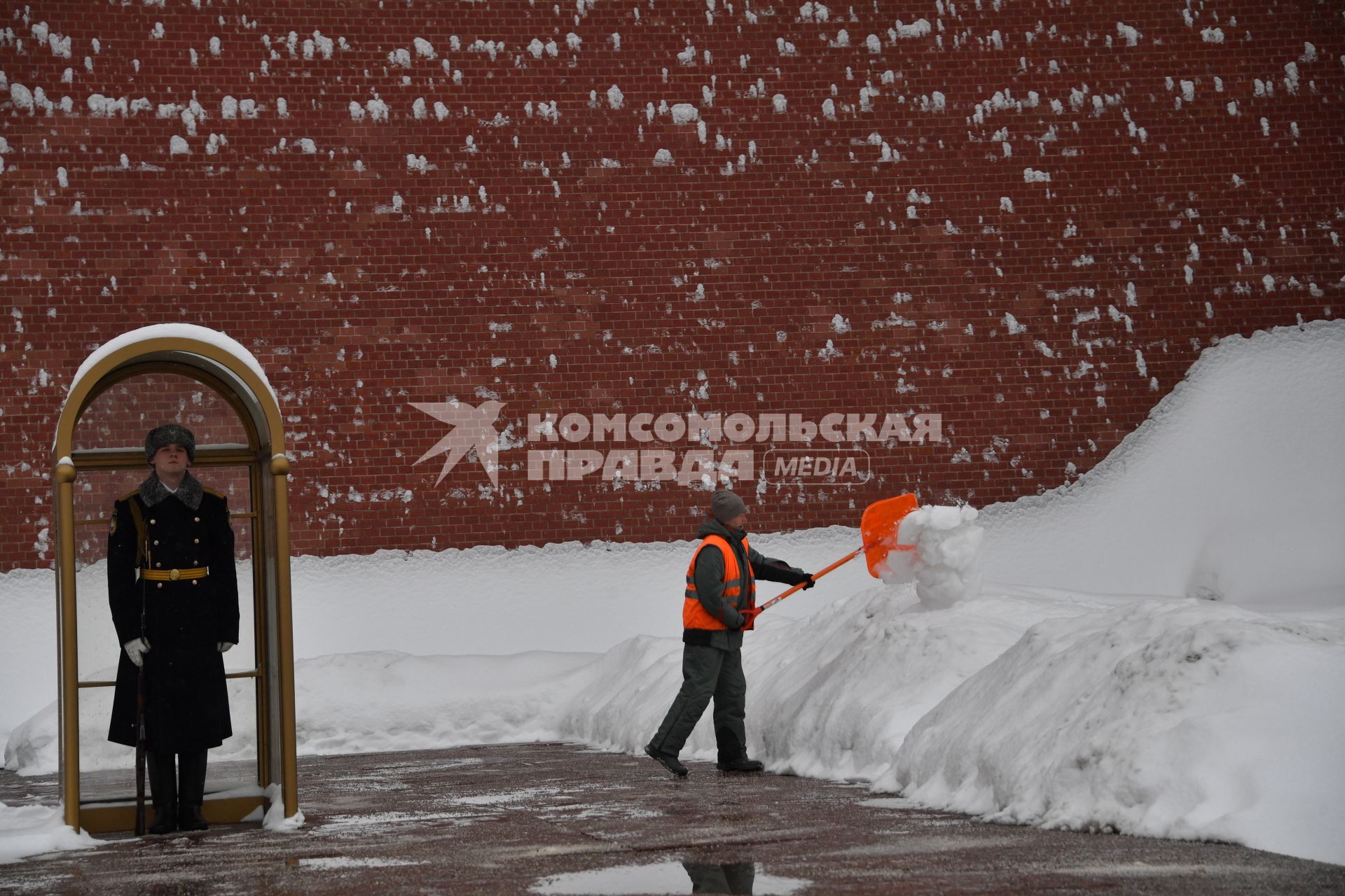 Последствия сильного снегопада в Москве