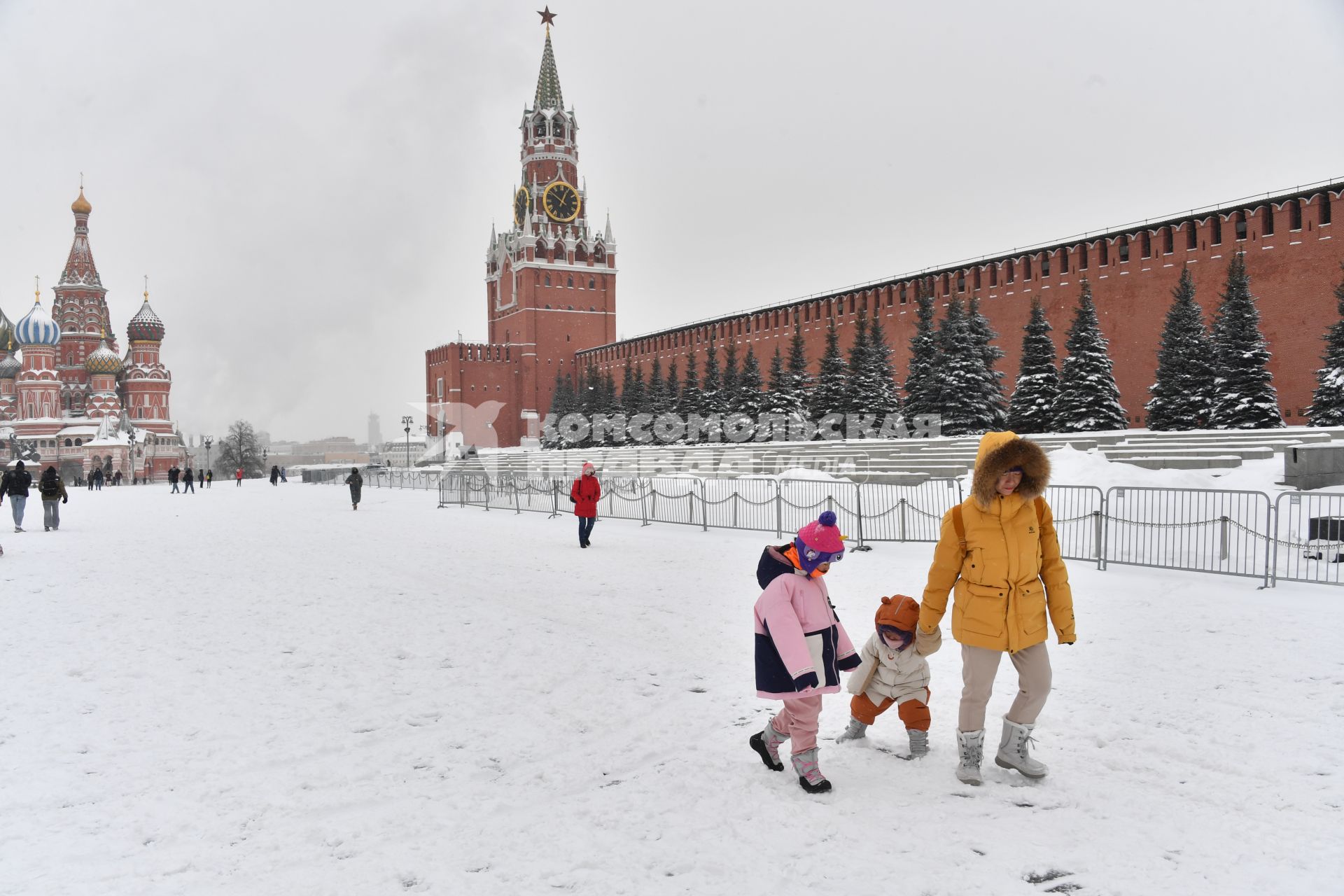 Последствия сильного снегопада в Москве