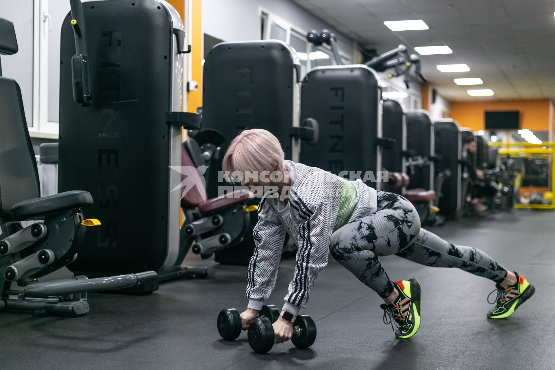 Девушка в тренажерном зале