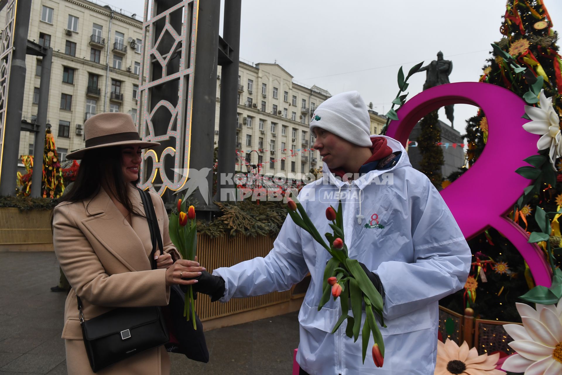 Поздравление женщин с праздником 8 марта в Москве