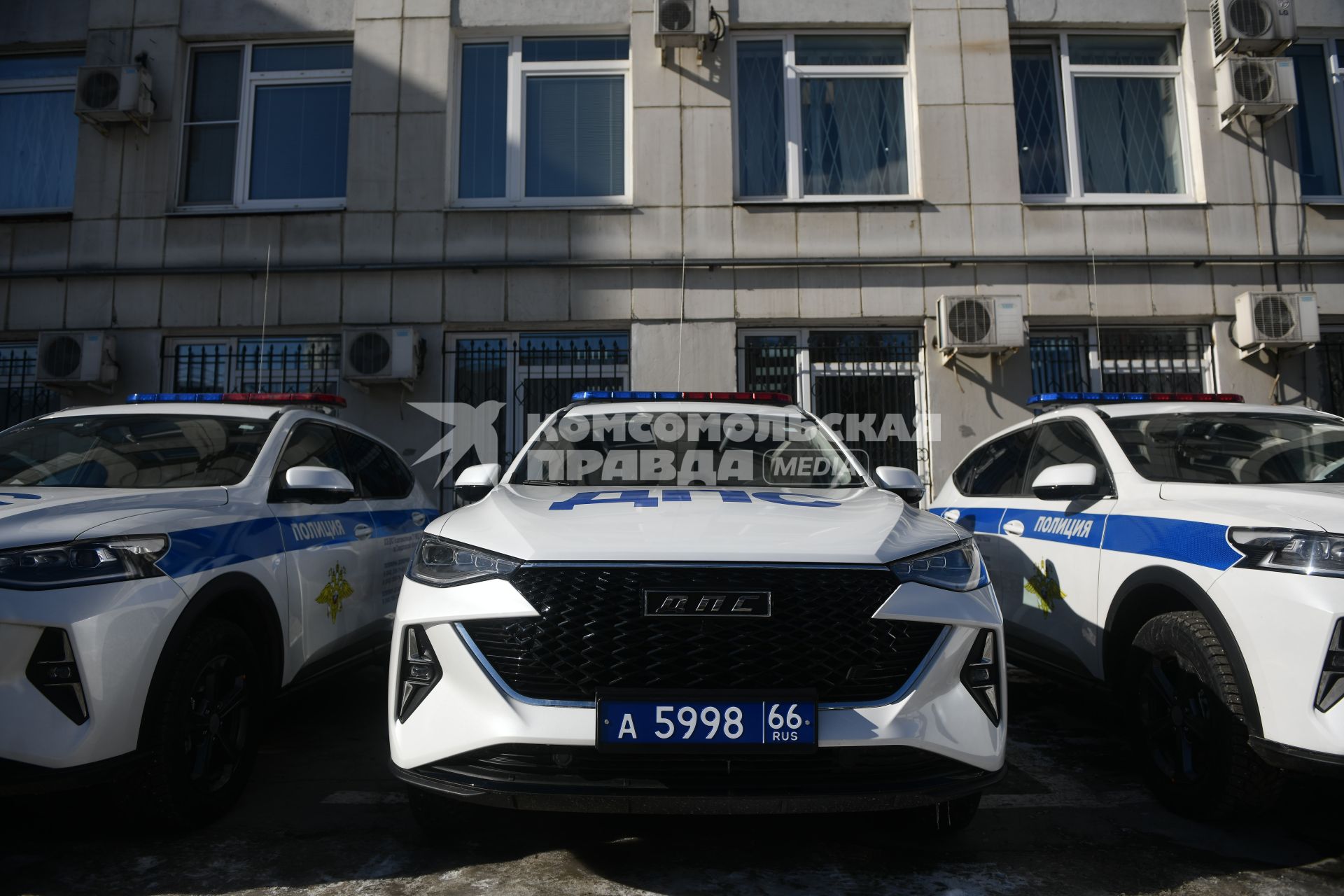 Передача 29 новых служебных автомобилей для ГИБДД в Екатеринбурге