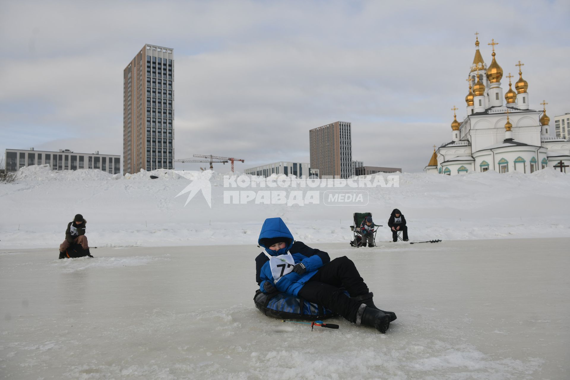 Соревнования по зимней рыбалке  в Академическом районе Екатеринбурга