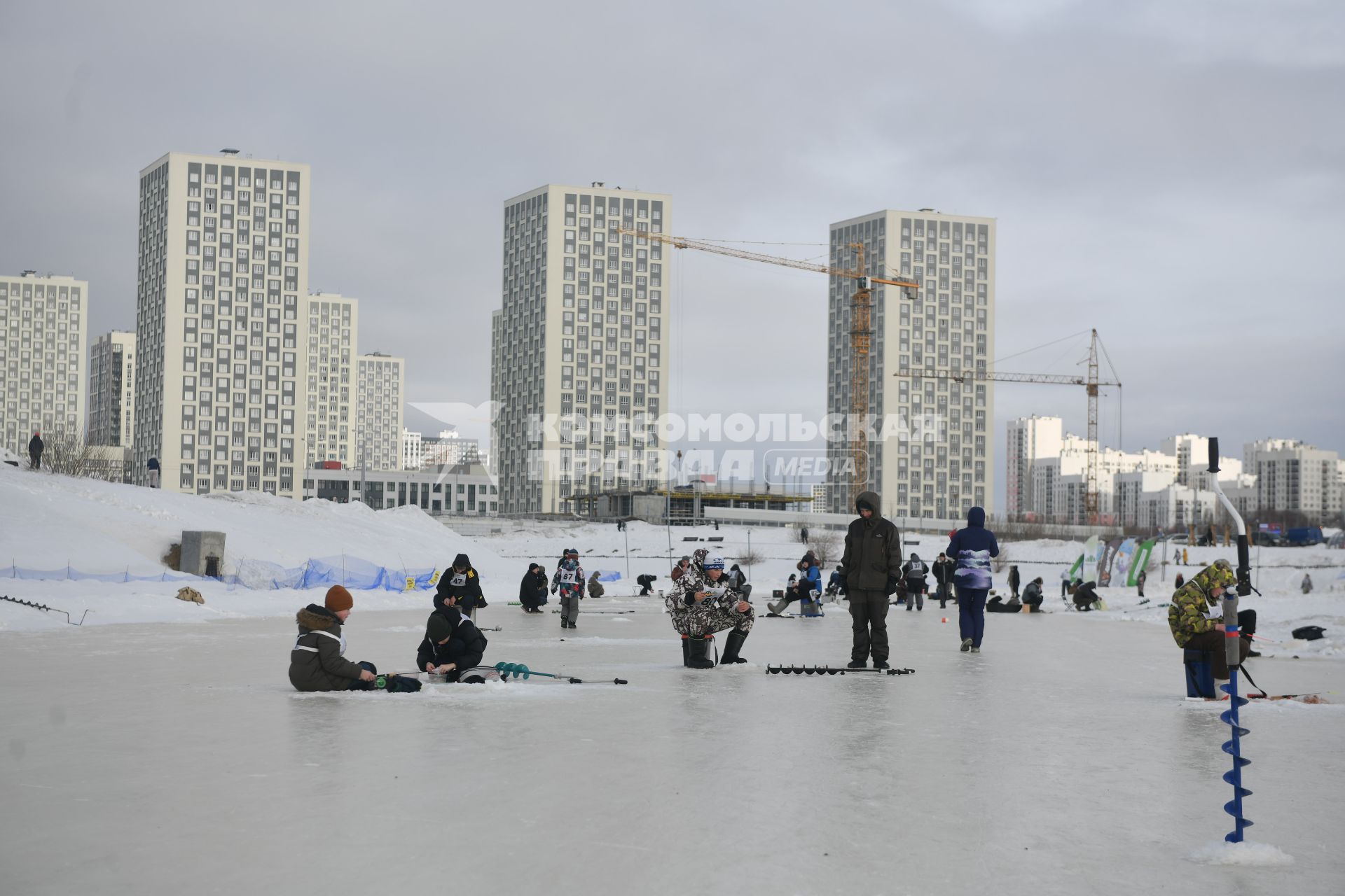 Соревнования по зимней рыбалке  в Академическом районе Екатеринбурга