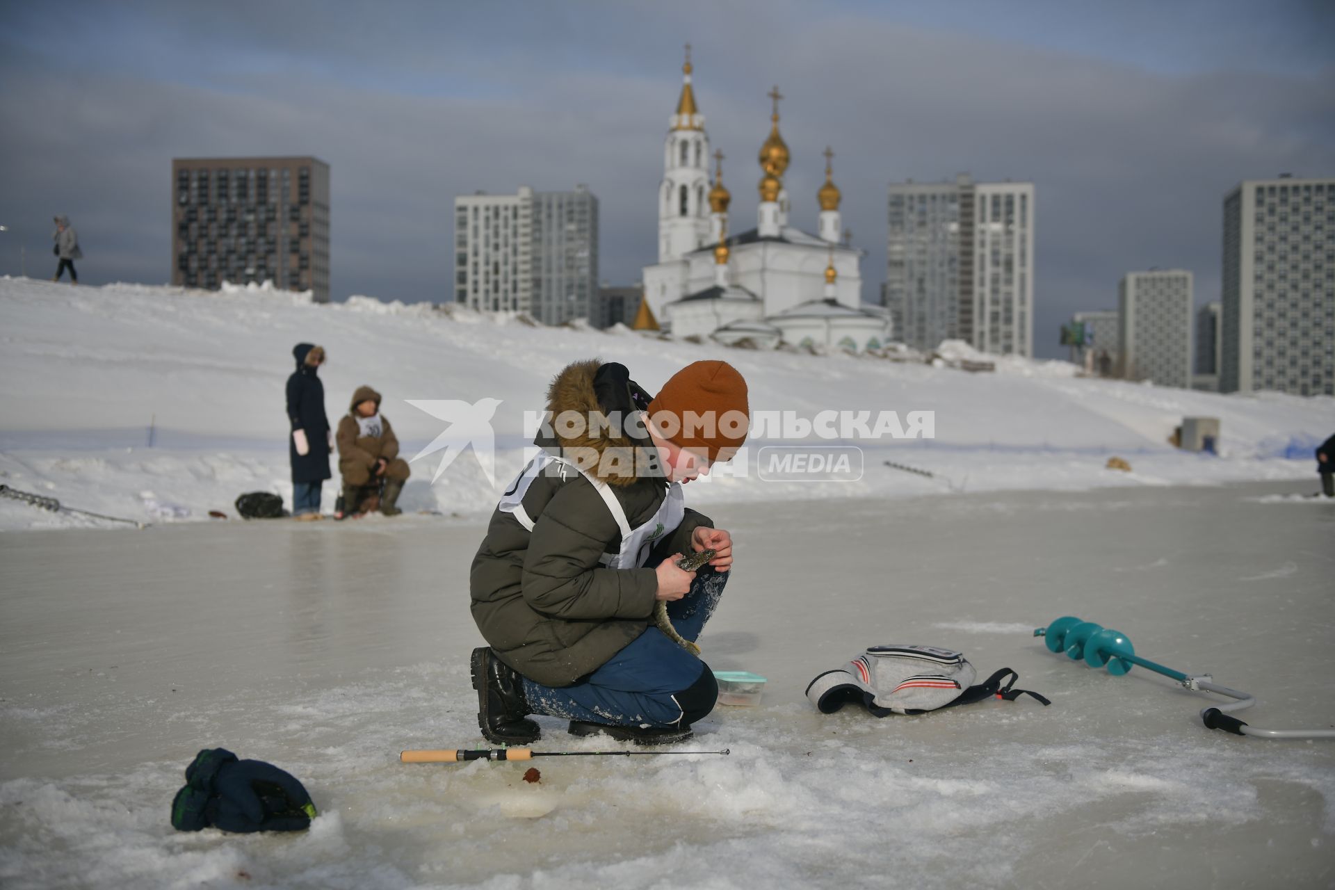 Соревнования по зимней рыбалке  в Академическом районе Екатеринбурга