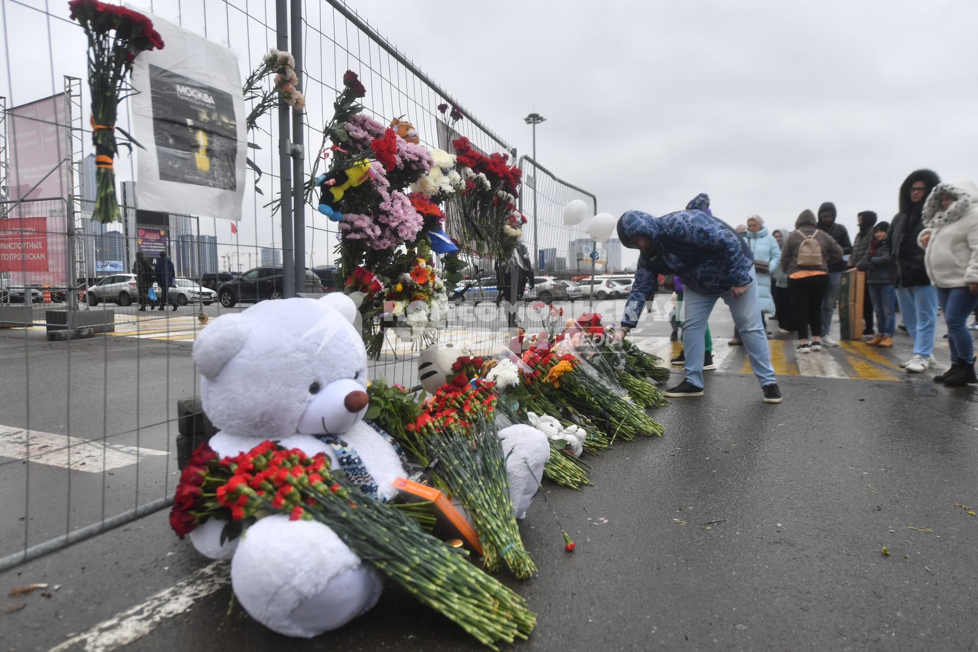 Акция памяти жертв теракта в подмосковном \"Крокус Сити Холле\"