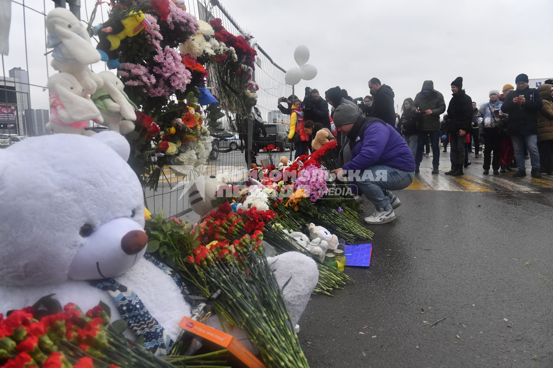 Акция памяти жертв теракта в подмосковном \"Крокус Сити Холле\"