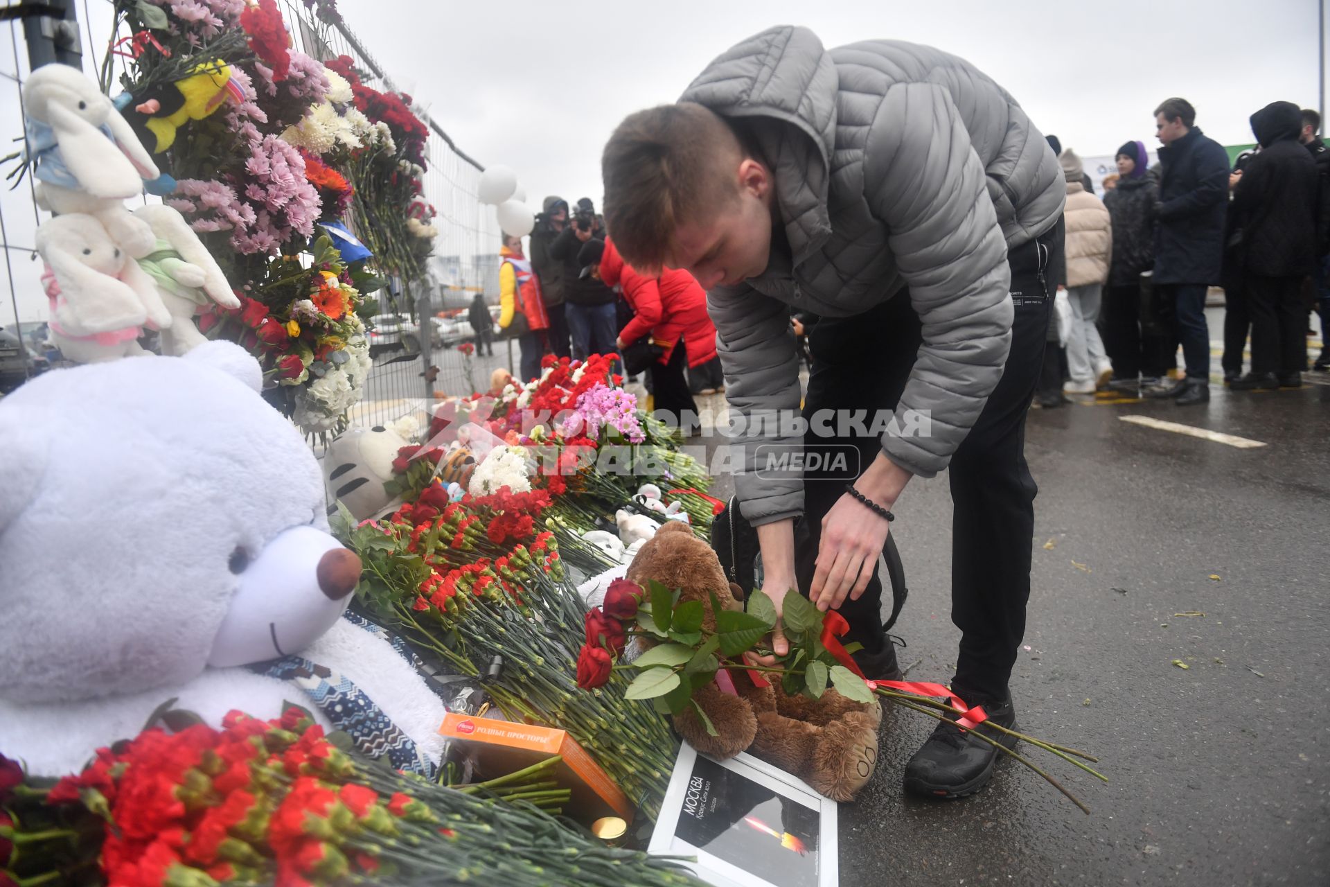 Акция памяти жертв теракта в подмосковном \"Крокус Сити Холле\"