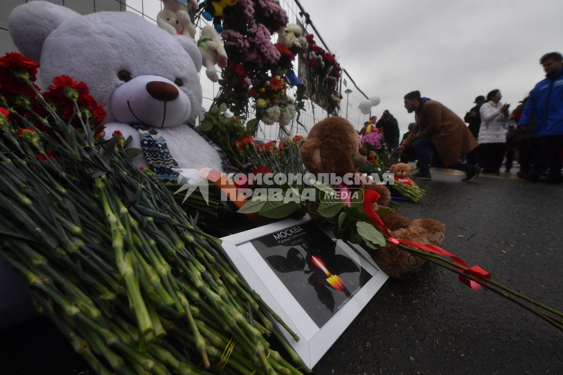 Акция памяти жертв теракта в подмосковном \"Крокус Сити Холле\"