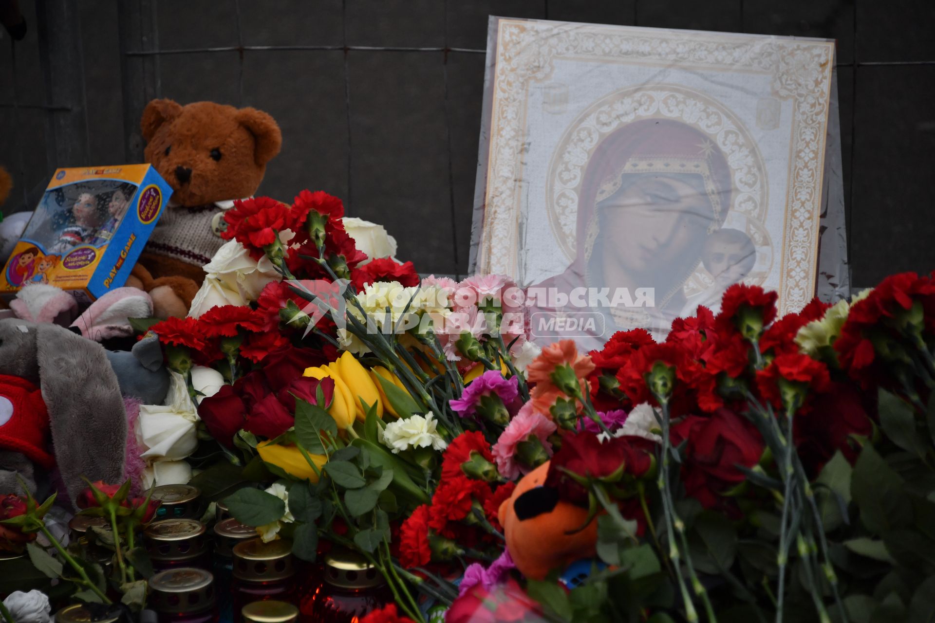 Акция памяти жертв теракта в подмосковном \"Крокус Сити Холле\"