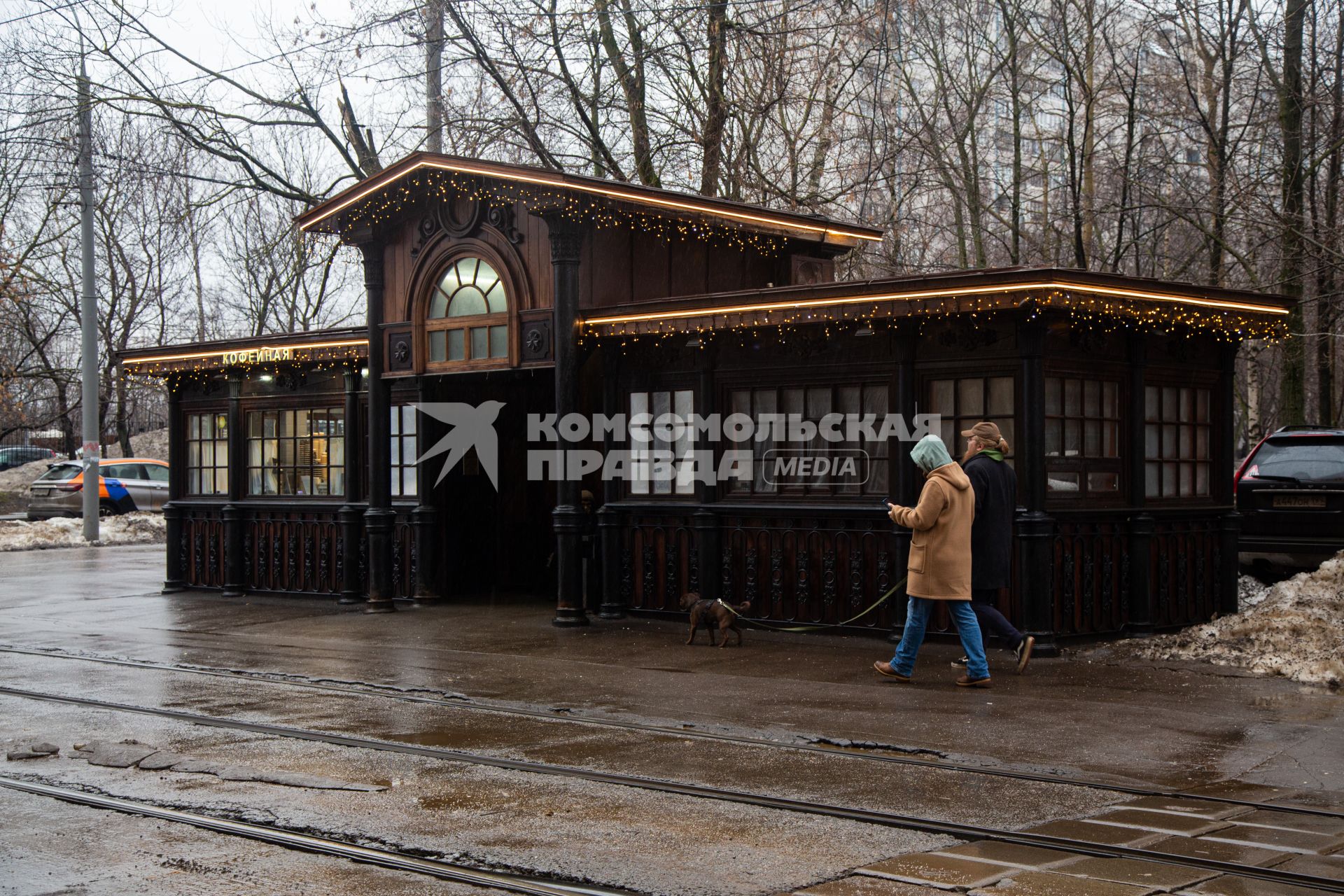 Чугунный павильон трамвайной остановки в Москве