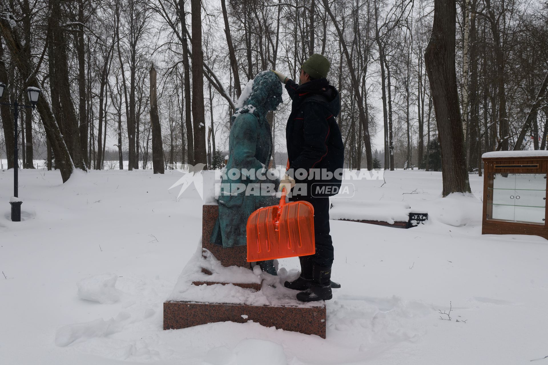 Памятник В.Н. Татищеву в Болдино