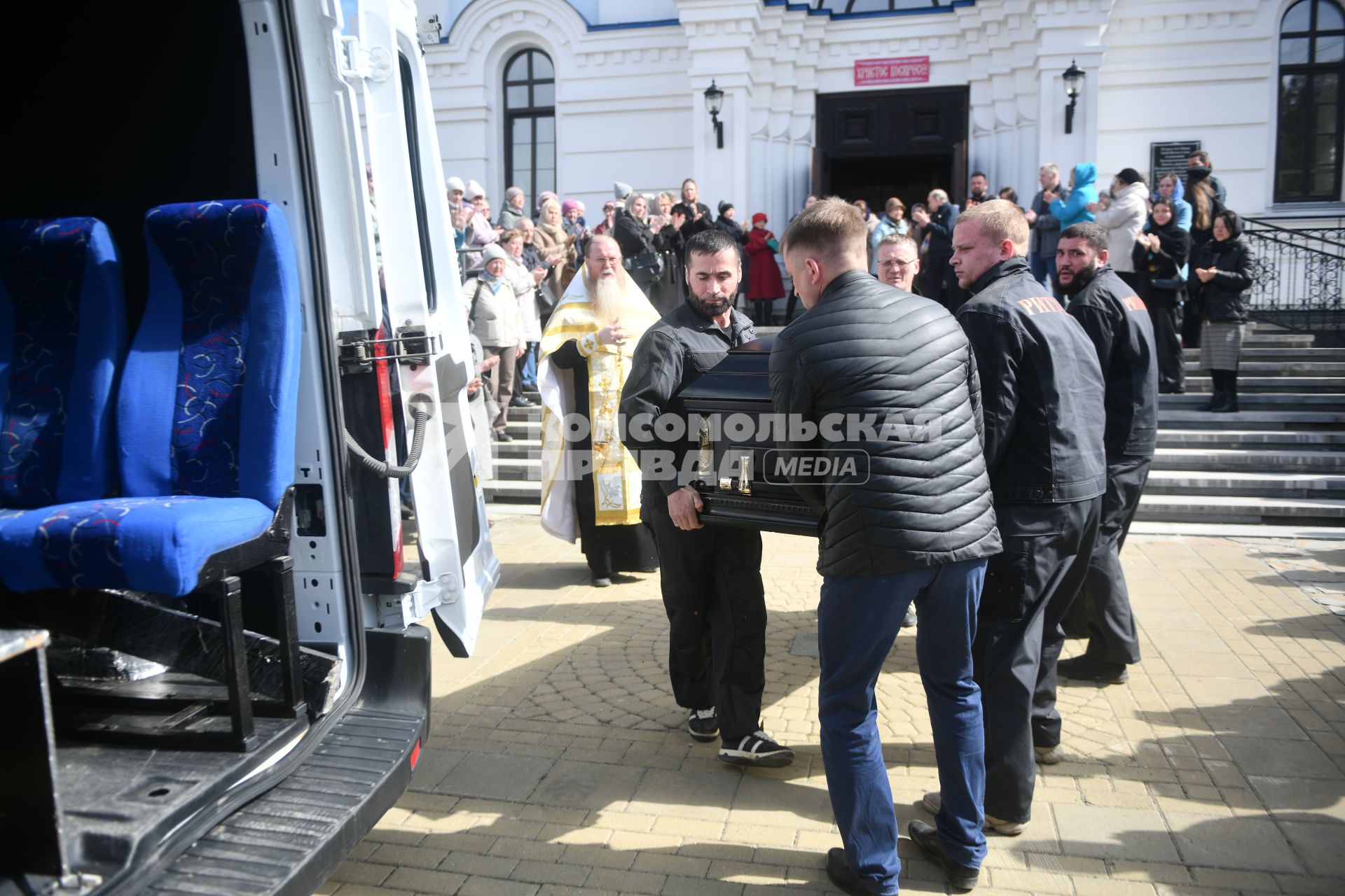 Похороны оперного певца Евгения Кунгурова в его родном городе Заречный