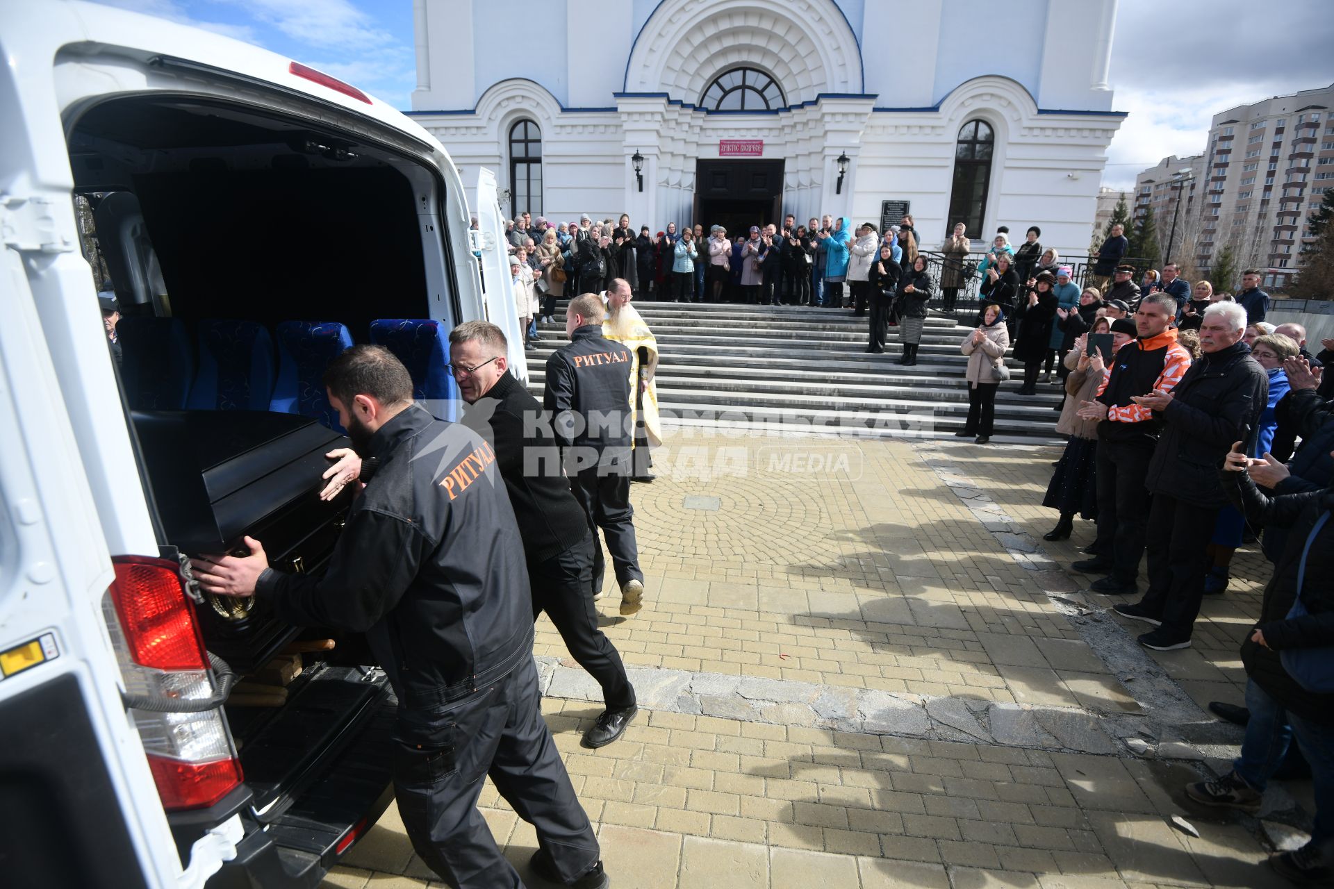 Похороны оперного певца Евгения Кунгурова в его родном городе Заречный