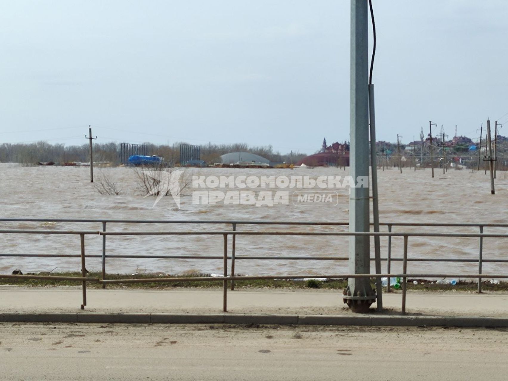 Половодье в Оренбурге . Улица Уральская