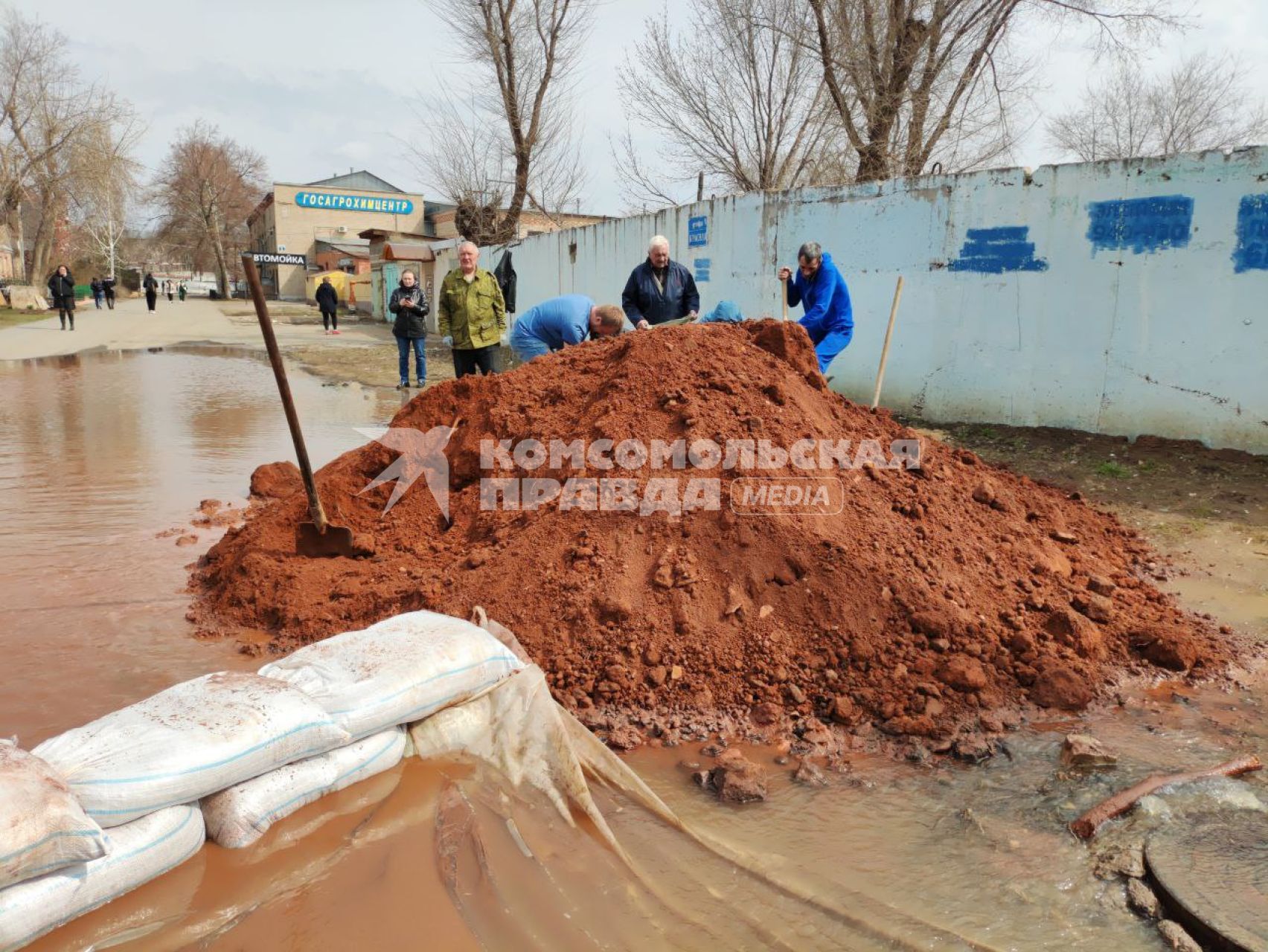 Половодье в Оренбурге . Улица Красная