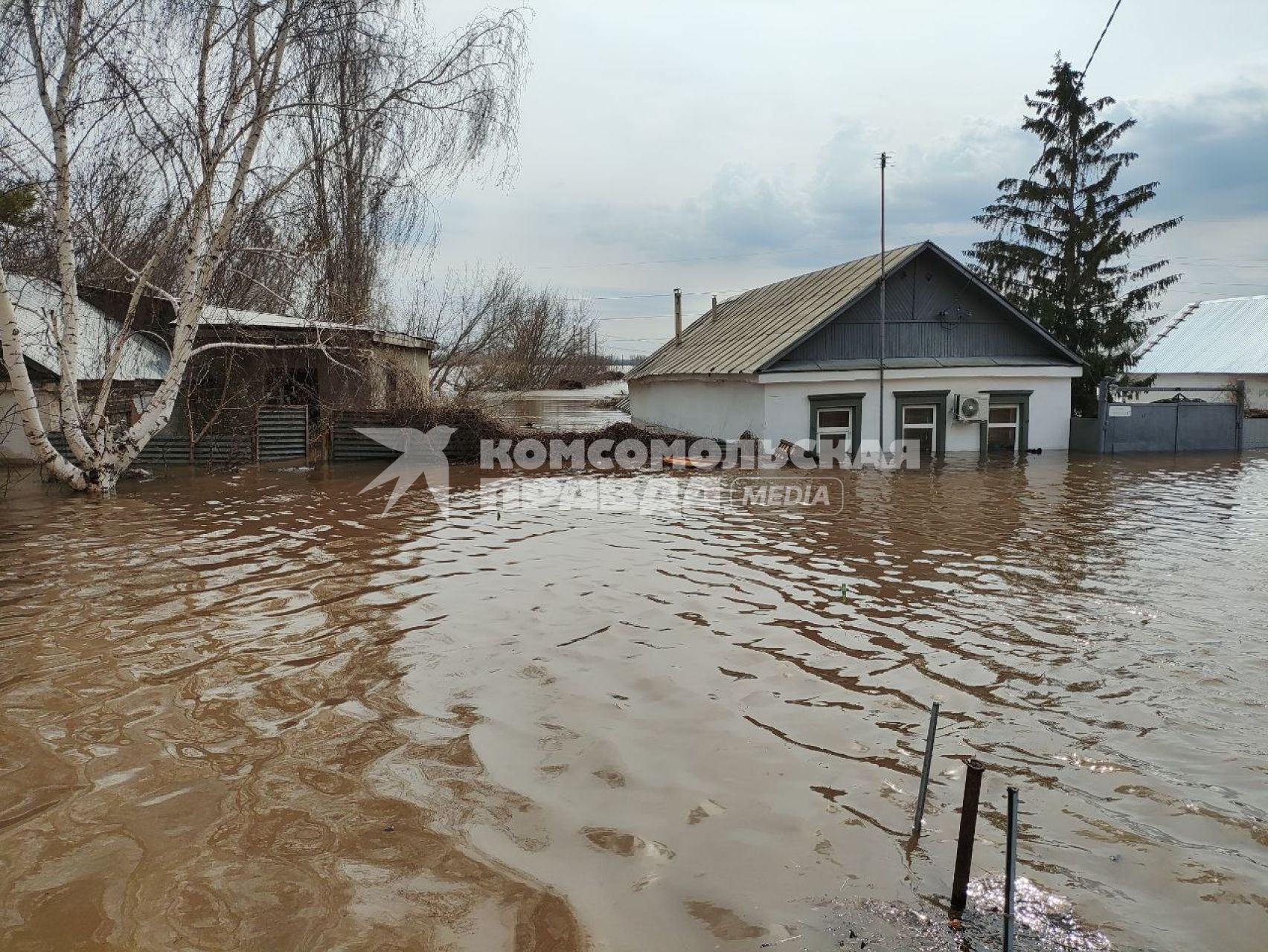 Половодье в Оренбурге . Улица Красная