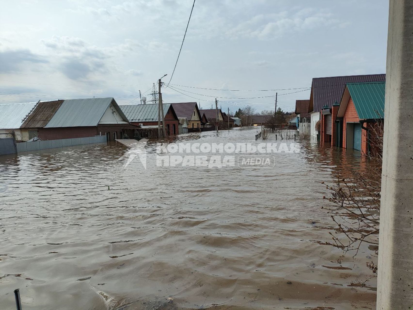 Половодье в Оренбурге . Улица Красная