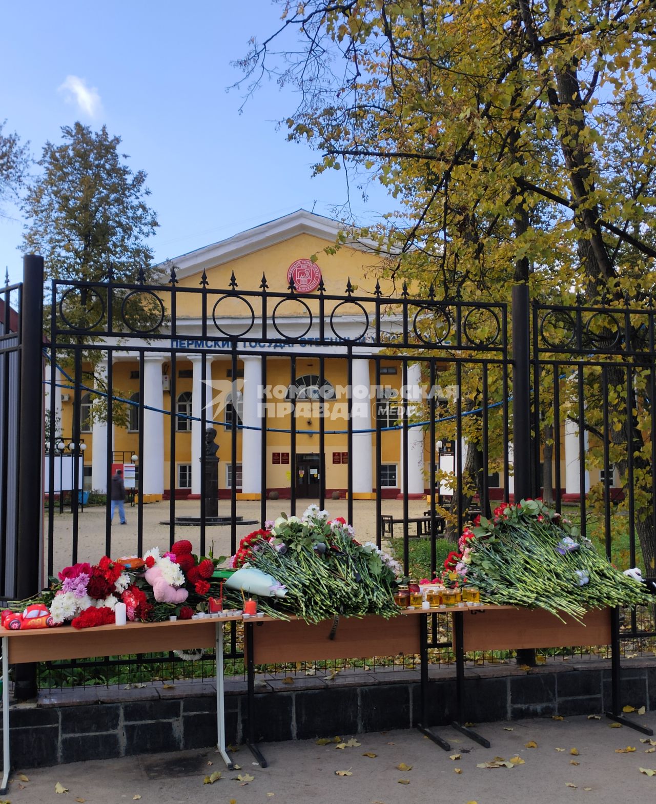 Траур по погибшим в результате стрельбы в Пермском университете