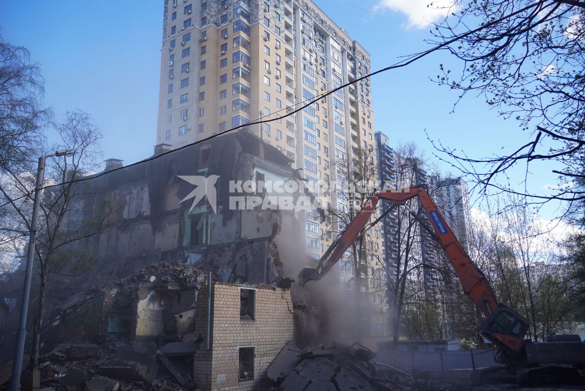 Снос жилого дома по программе реновации в Москве
