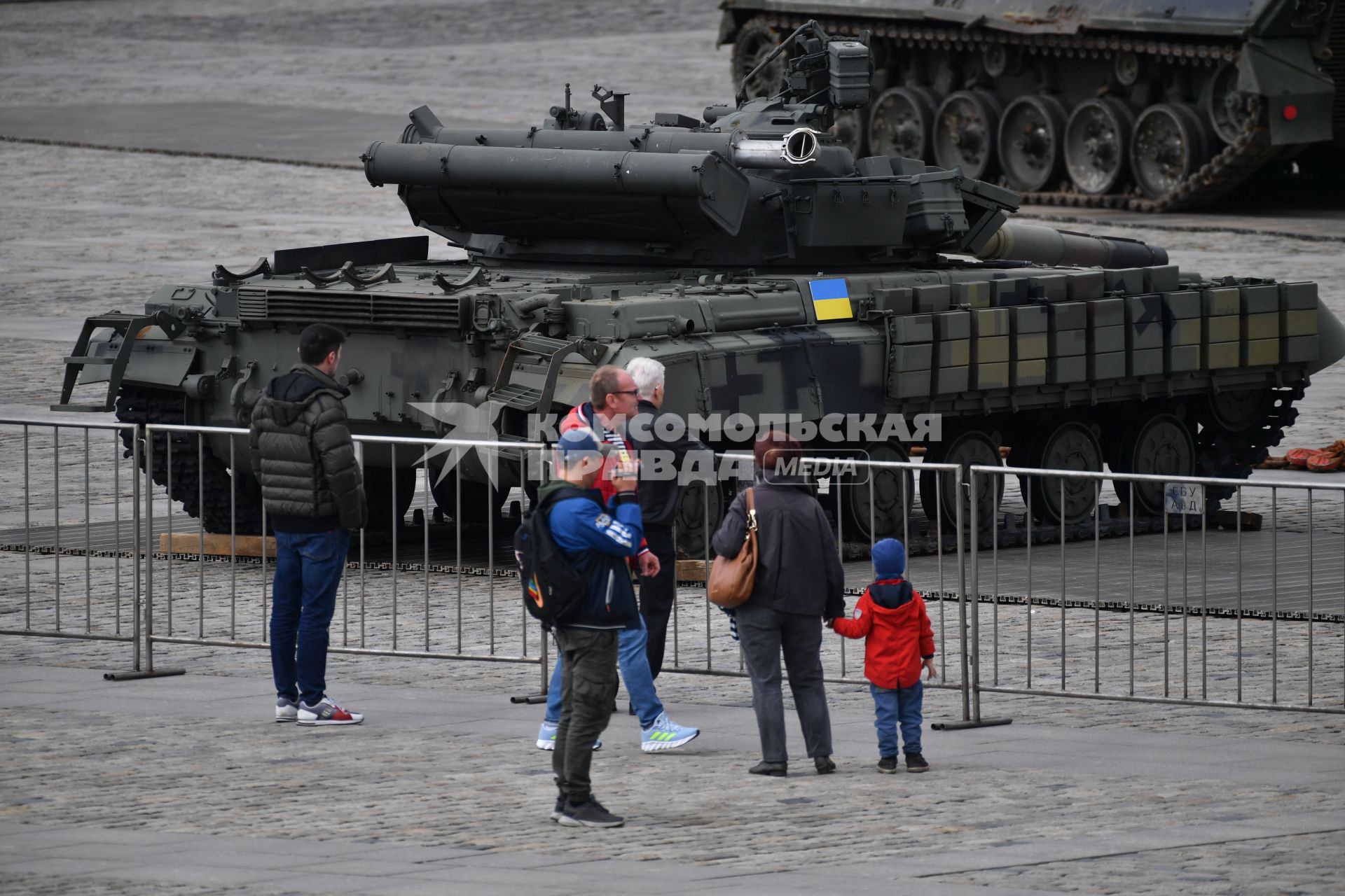 Подготовка к выставке трофейного вооружения и техники на Поклонной горе