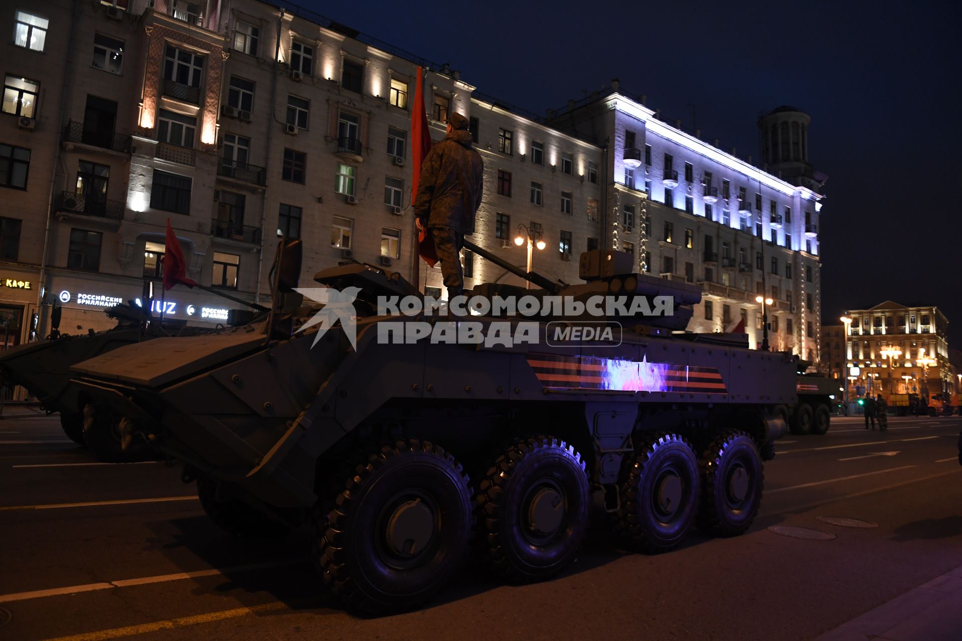 Проезд военной техники перед репетицией парада Победы в Москве