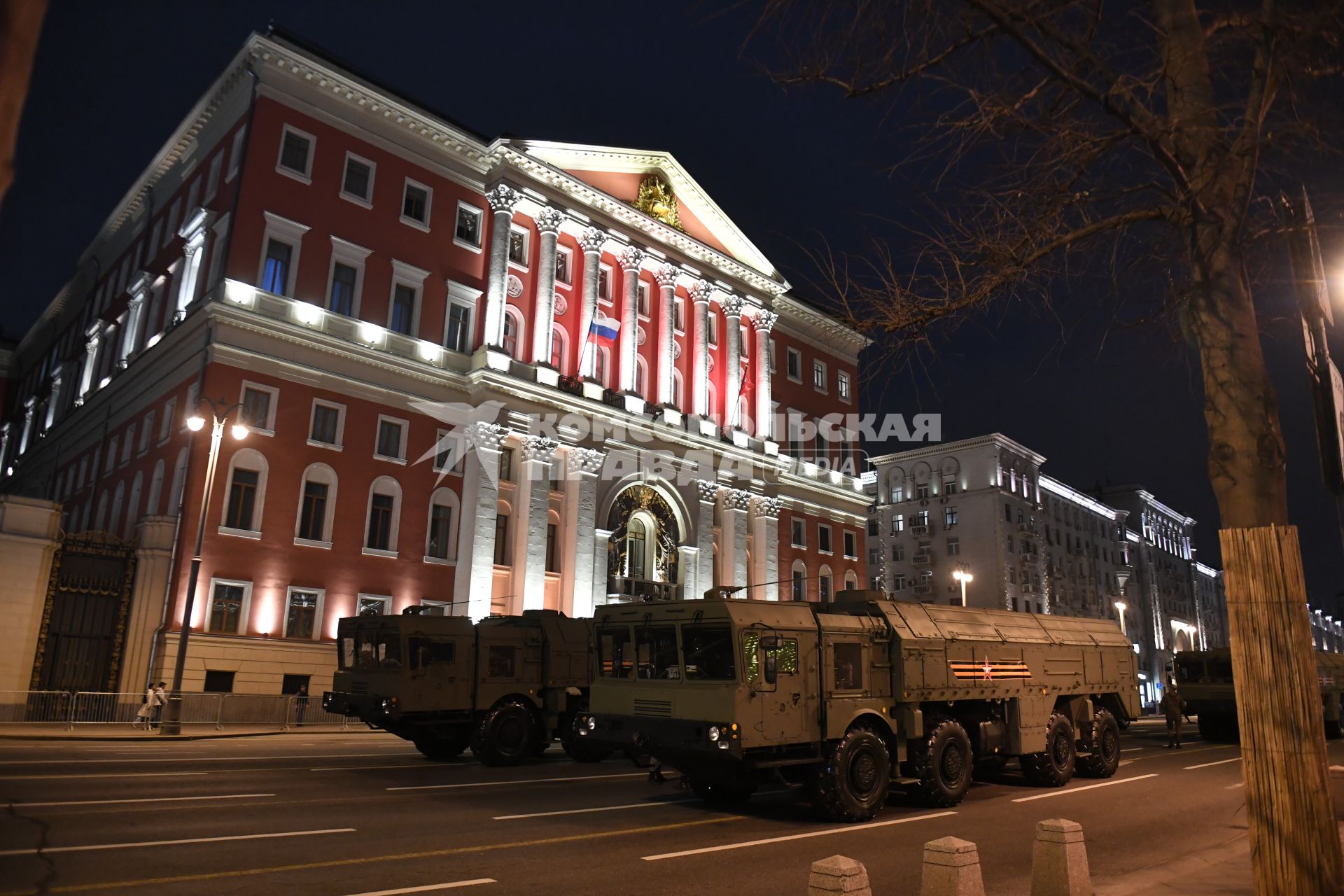 Проезд военной техники перед репетицией парада Победы в Москве