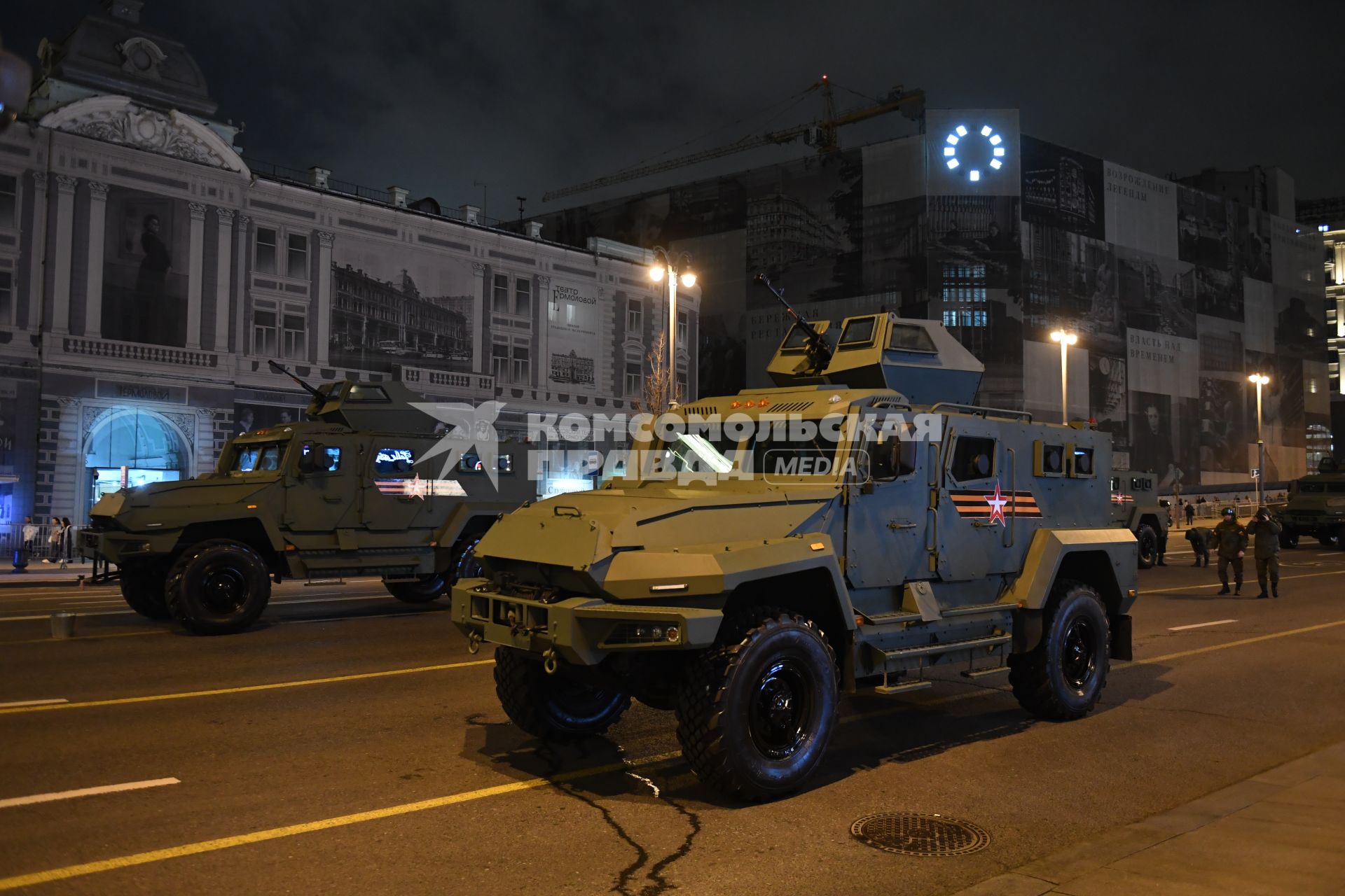 Проезд военной техники перед репетицией парада Победы в Москве