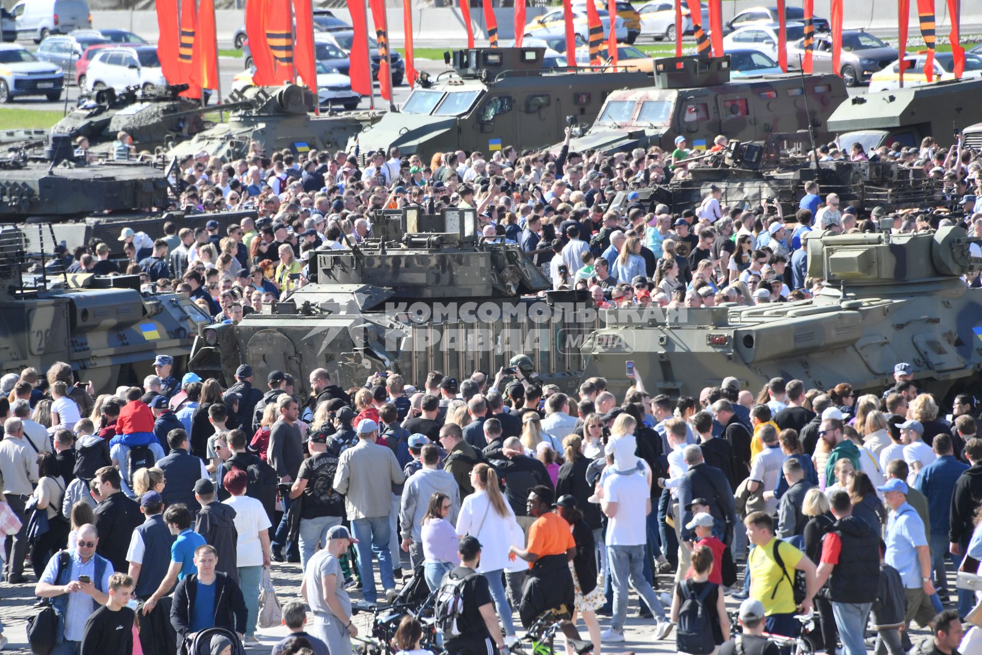 Выставка трофейной техники на Поклонной горе в Москве