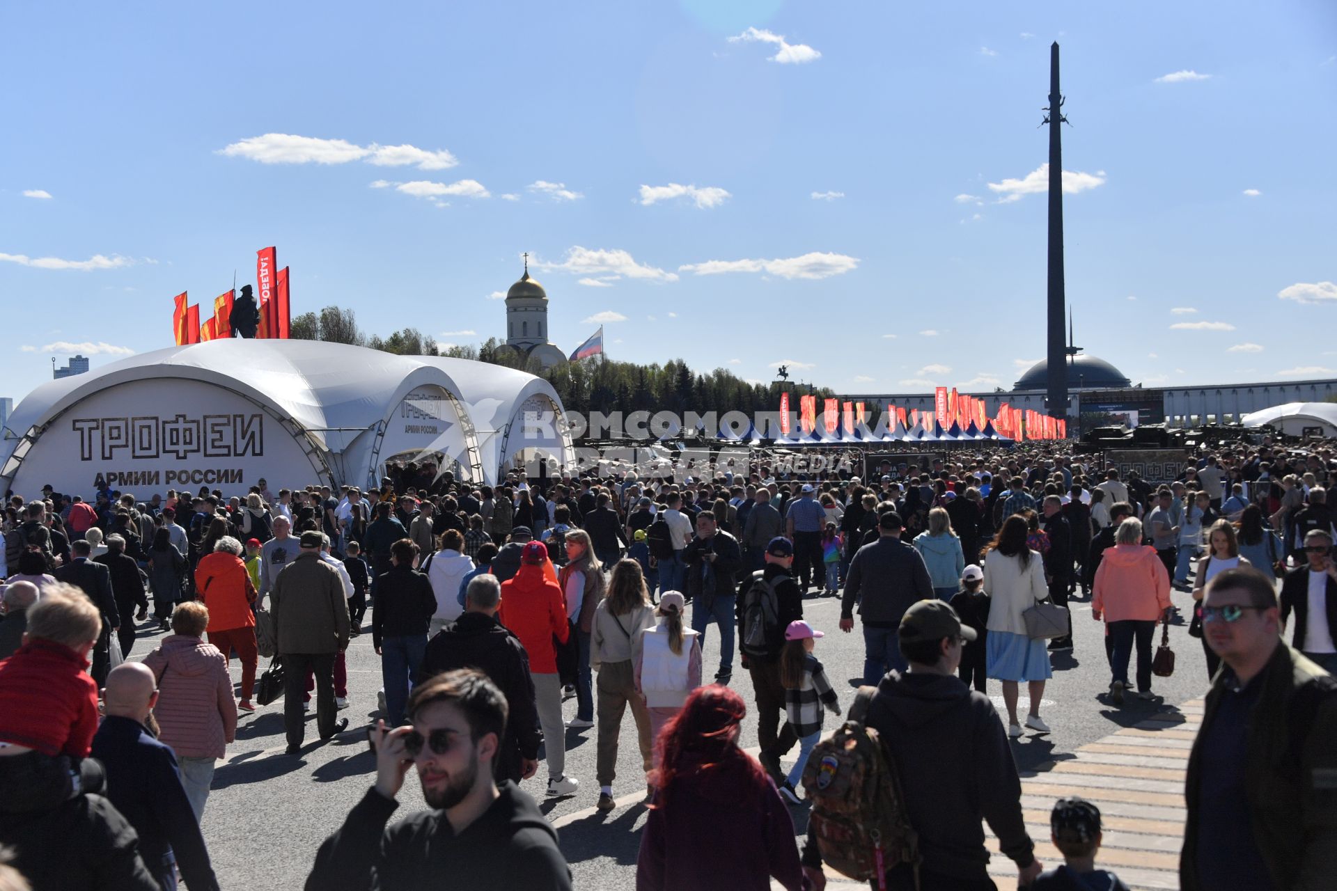 Выставка трофейной техники на Поклонной горе в Москве