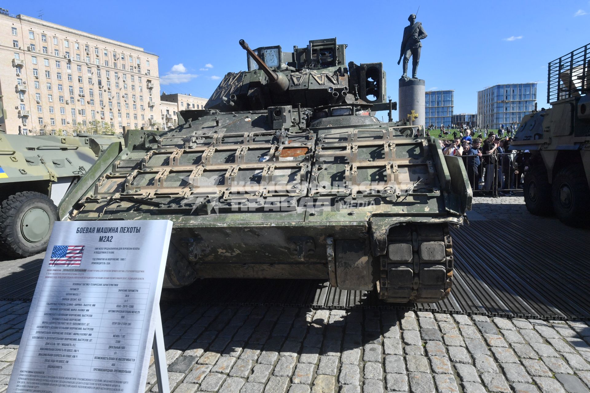 Выставка трофейной техники на Поклонной горе в Москве