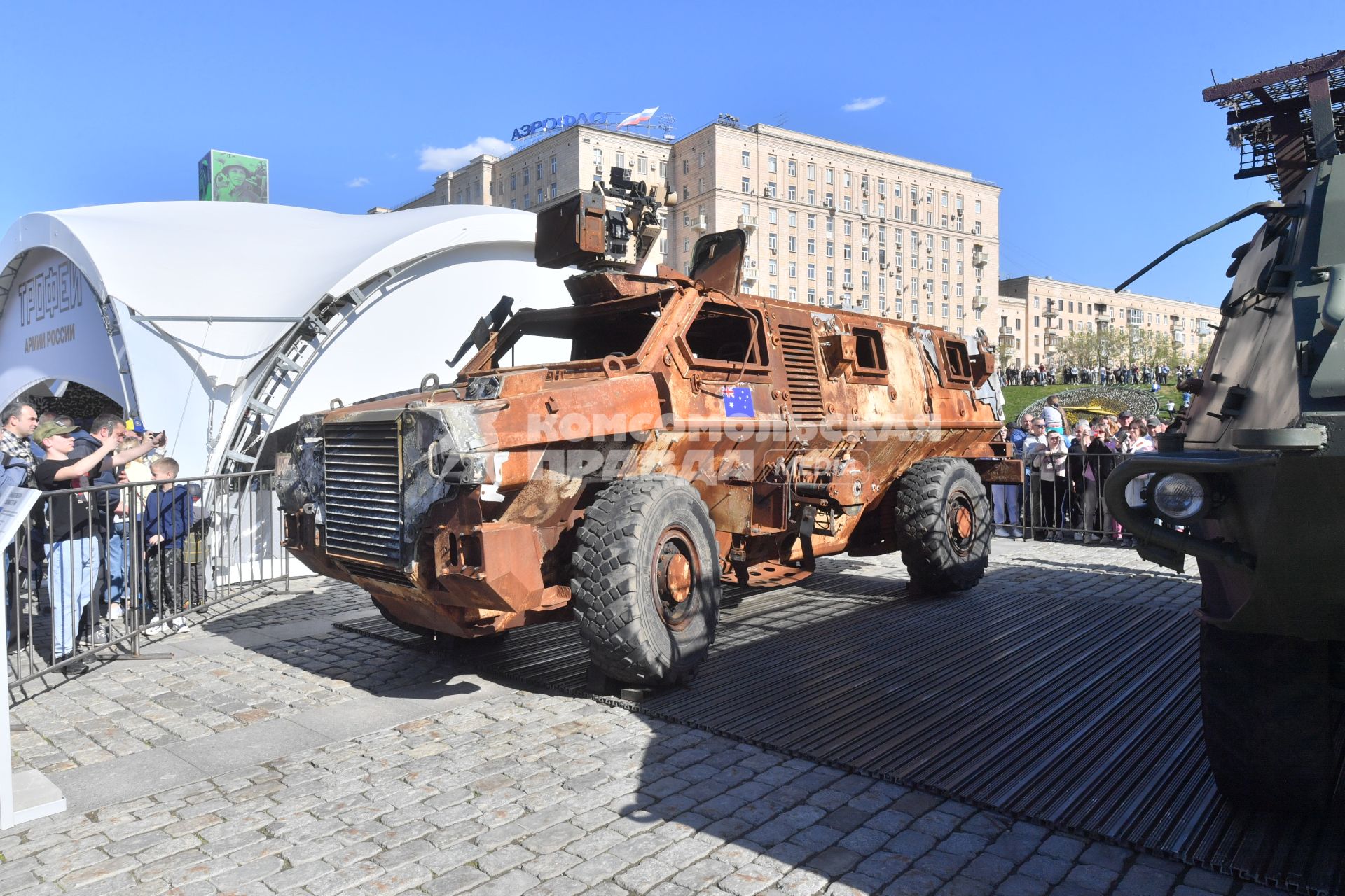 Выставка трофейной техники на Поклонной горе в Москве