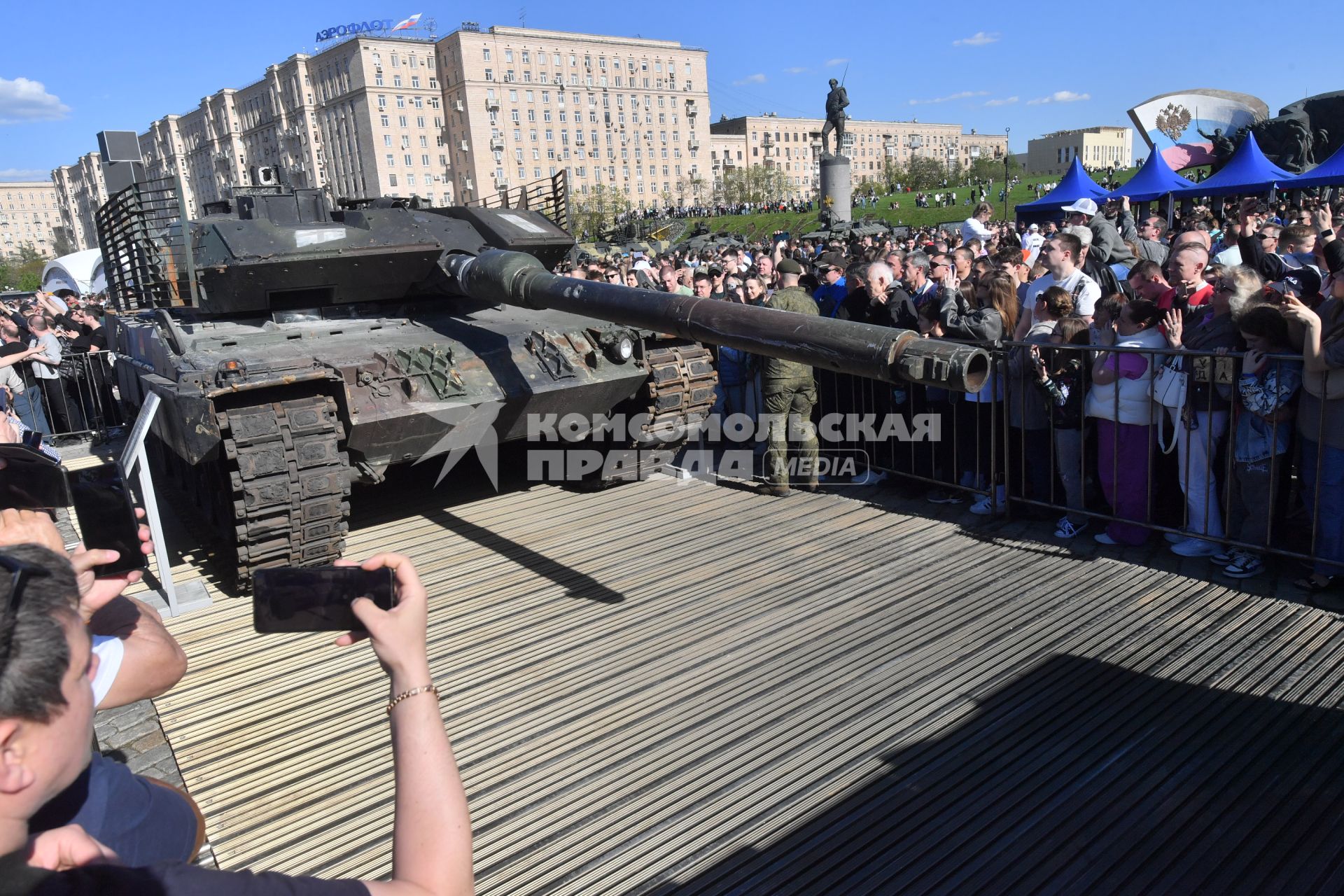 Выставка трофейной техники на Поклонной горе в Москве