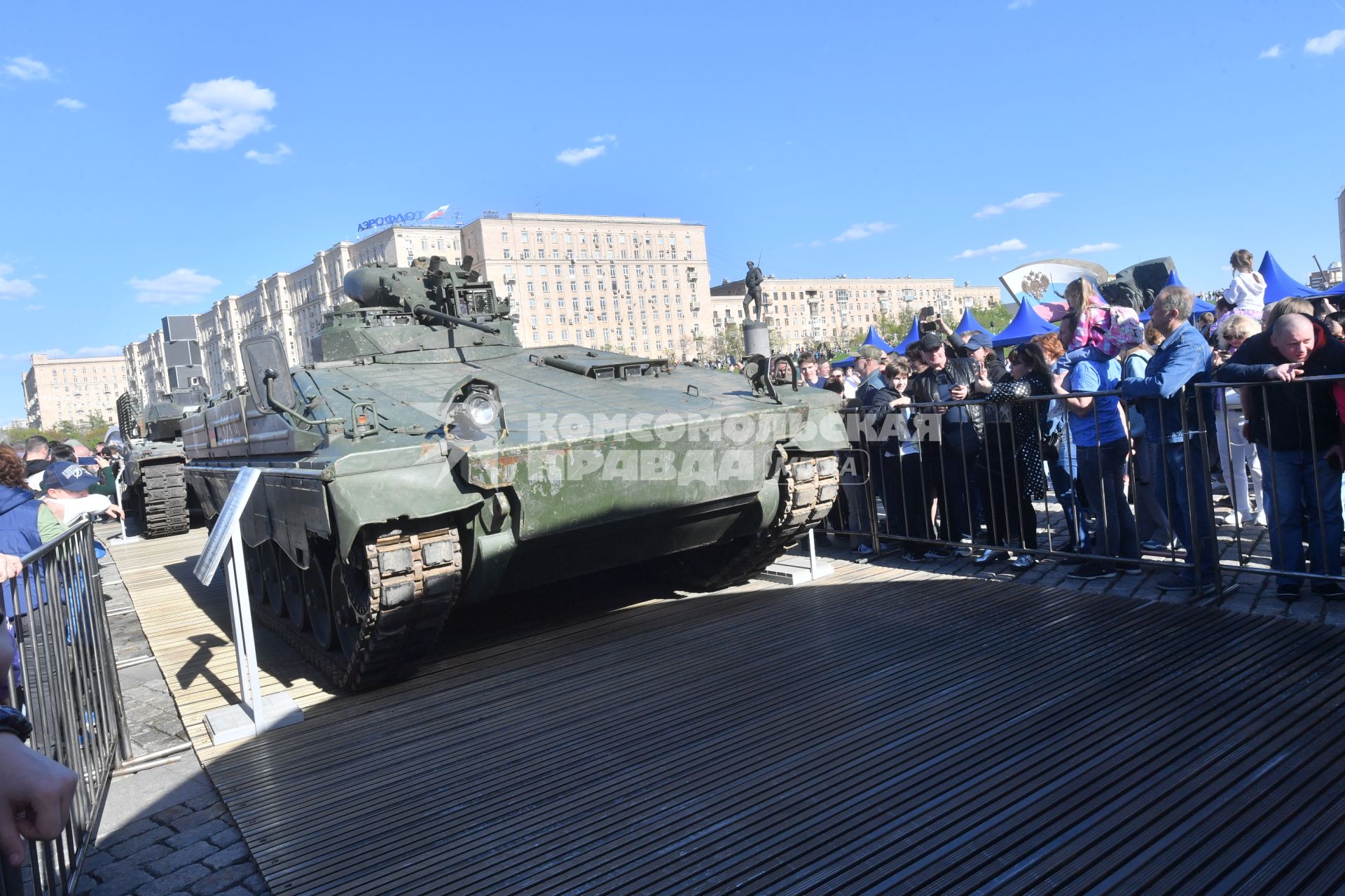 Выставка трофейной техники на Поклонной горе в Москве