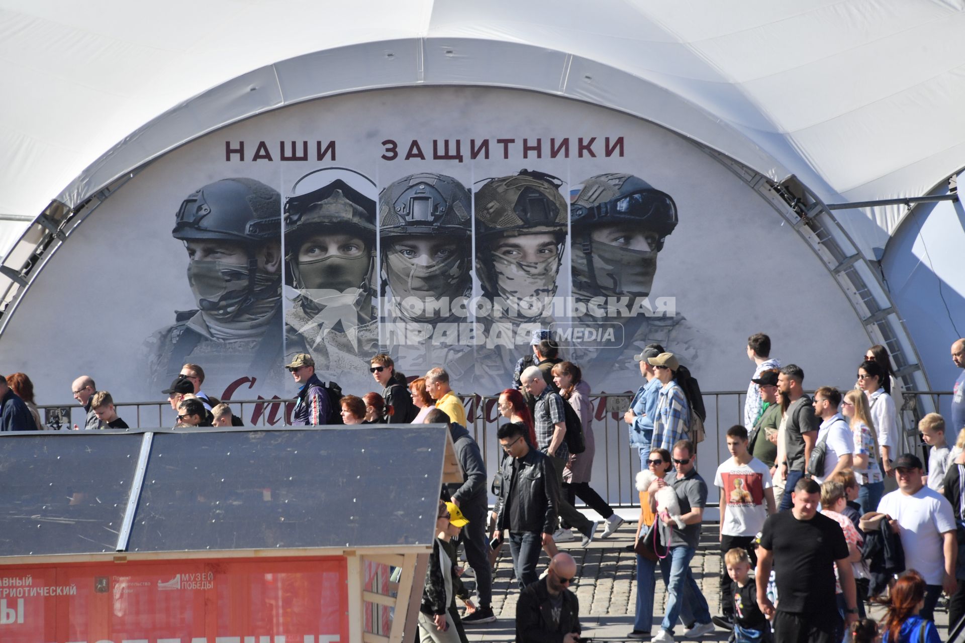 Выставка трофейной техники на Поклонной горе в Москве