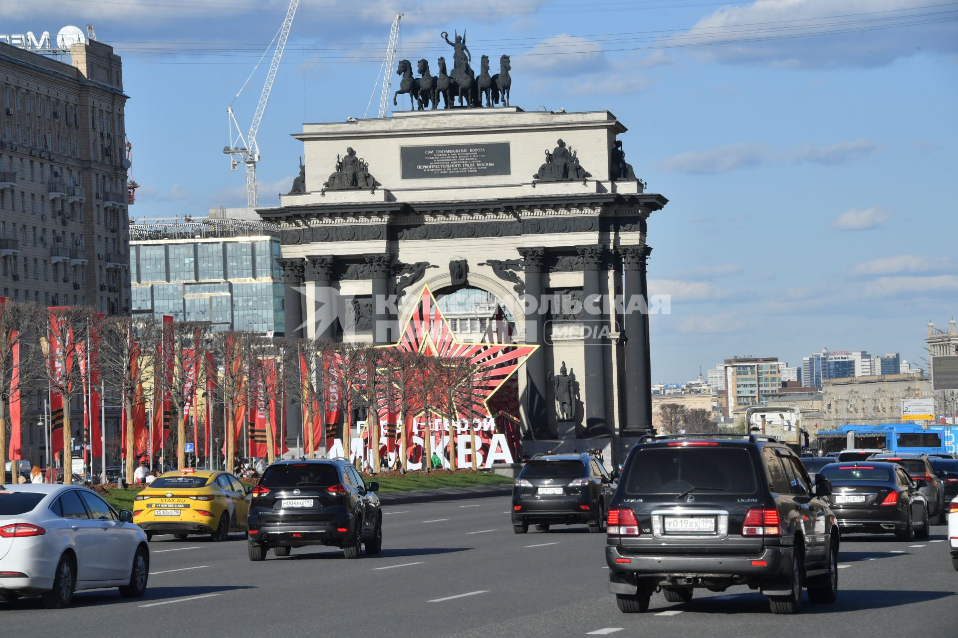 Праздничное оформление Москвы к Дню Победы