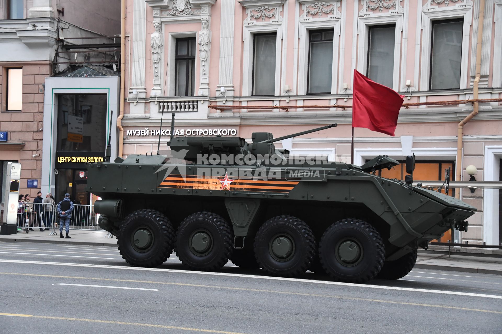 Проезд военной техники перед репетицией парада Победы в Москве