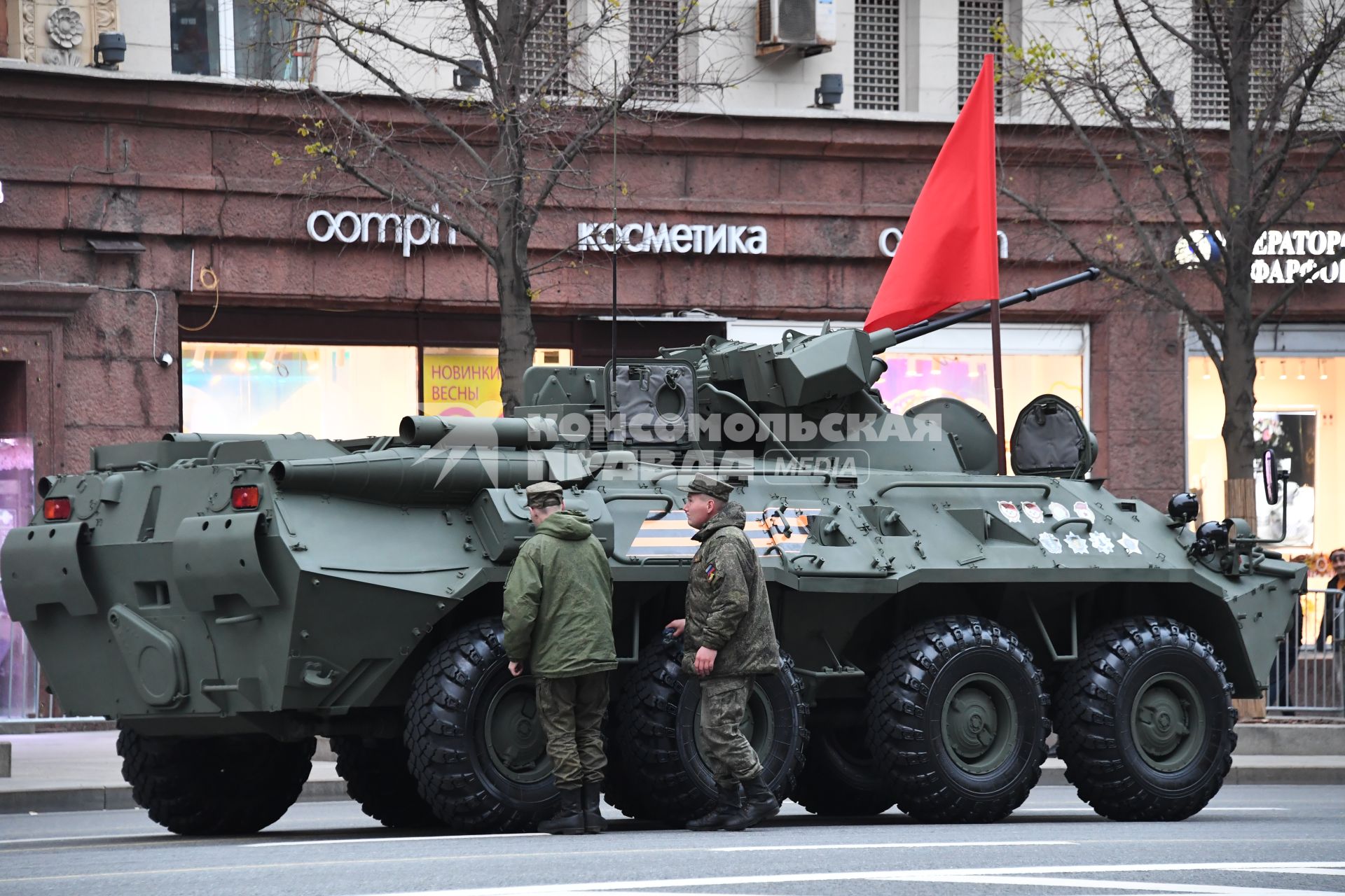 Проезд военной техники перед репетицией парада Победы в Москве