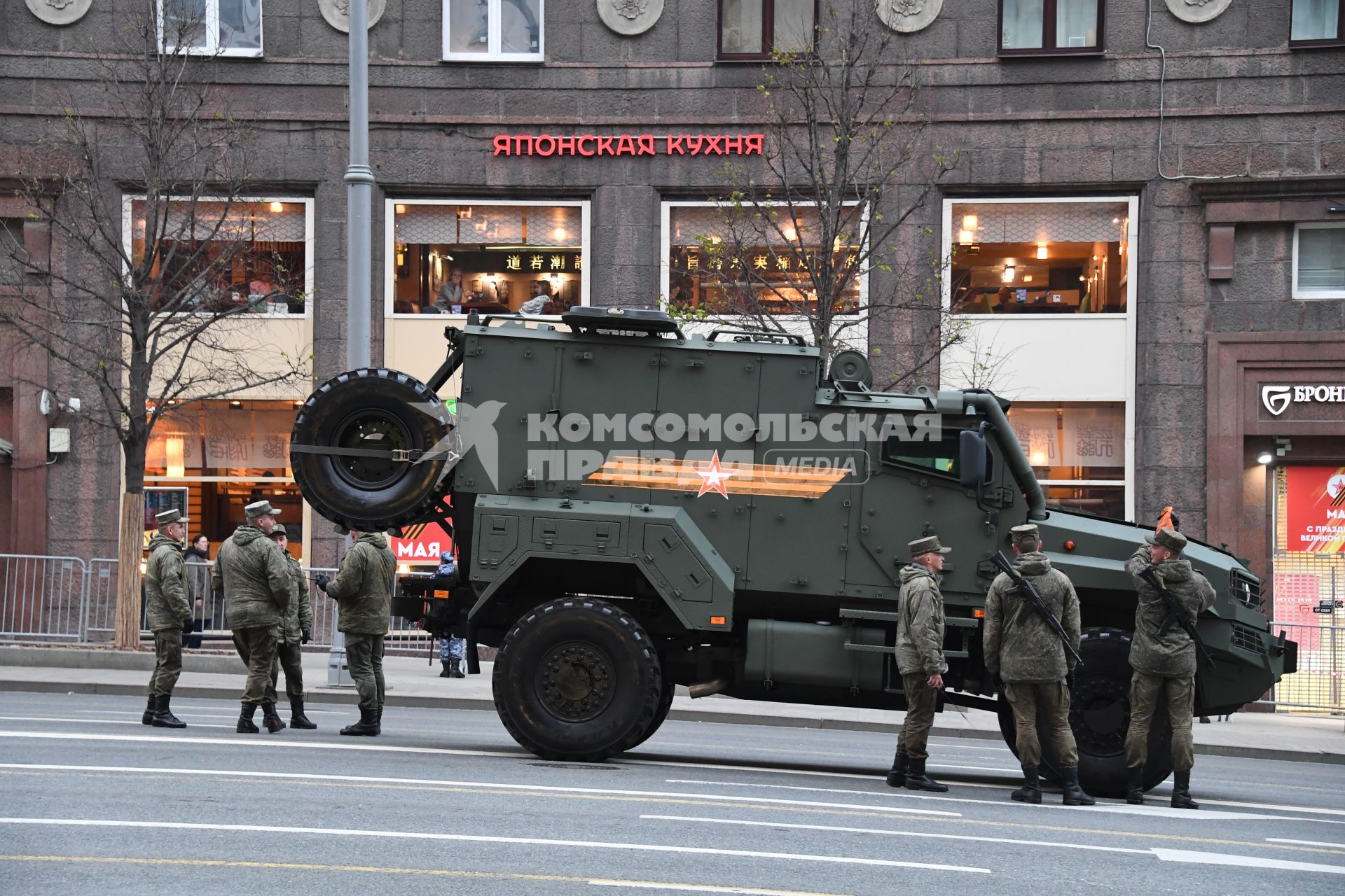 Проезд военной техники перед репетицией парада Победы в Москве