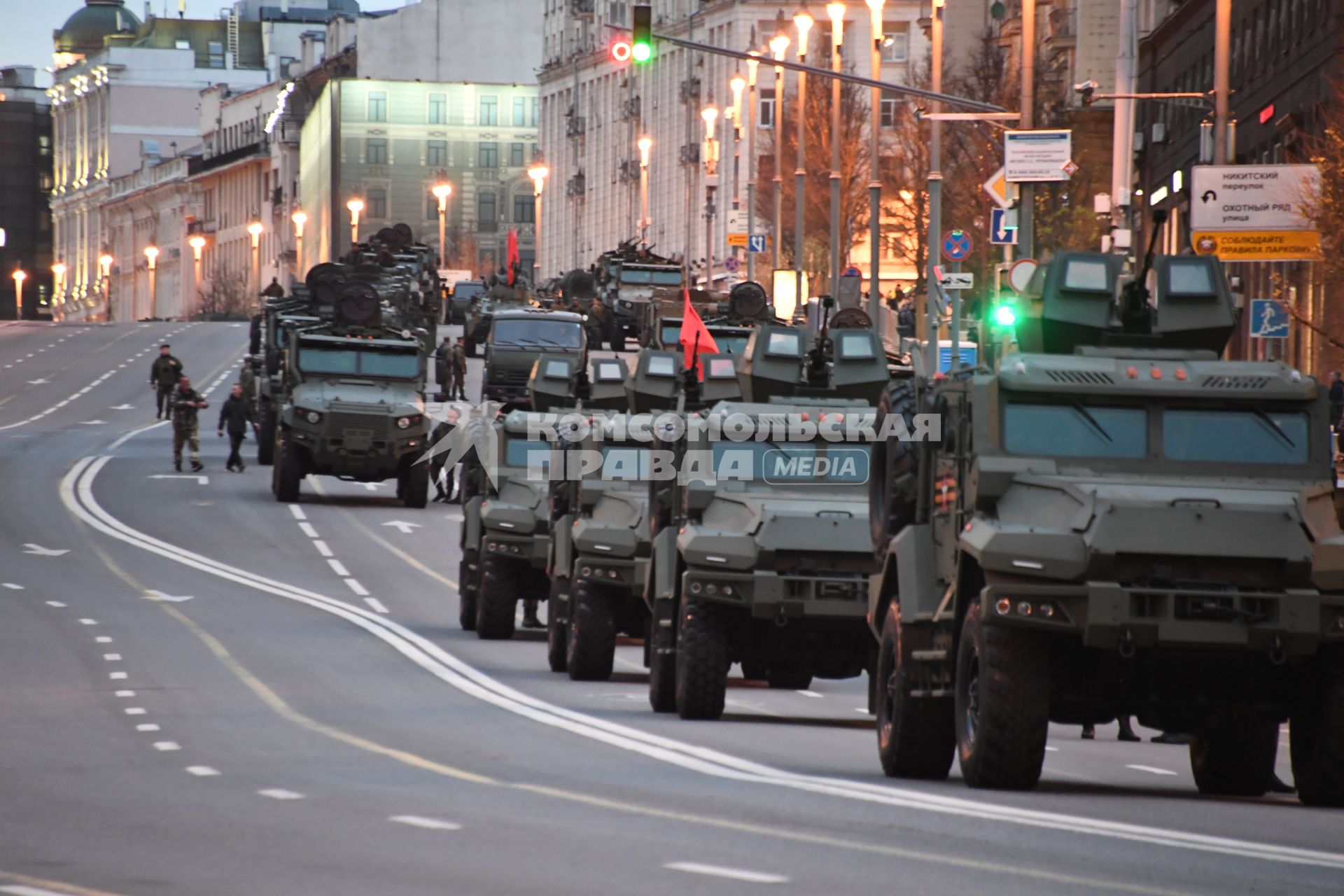 Проезд военной техники перед репетицией парада Победы в Москве