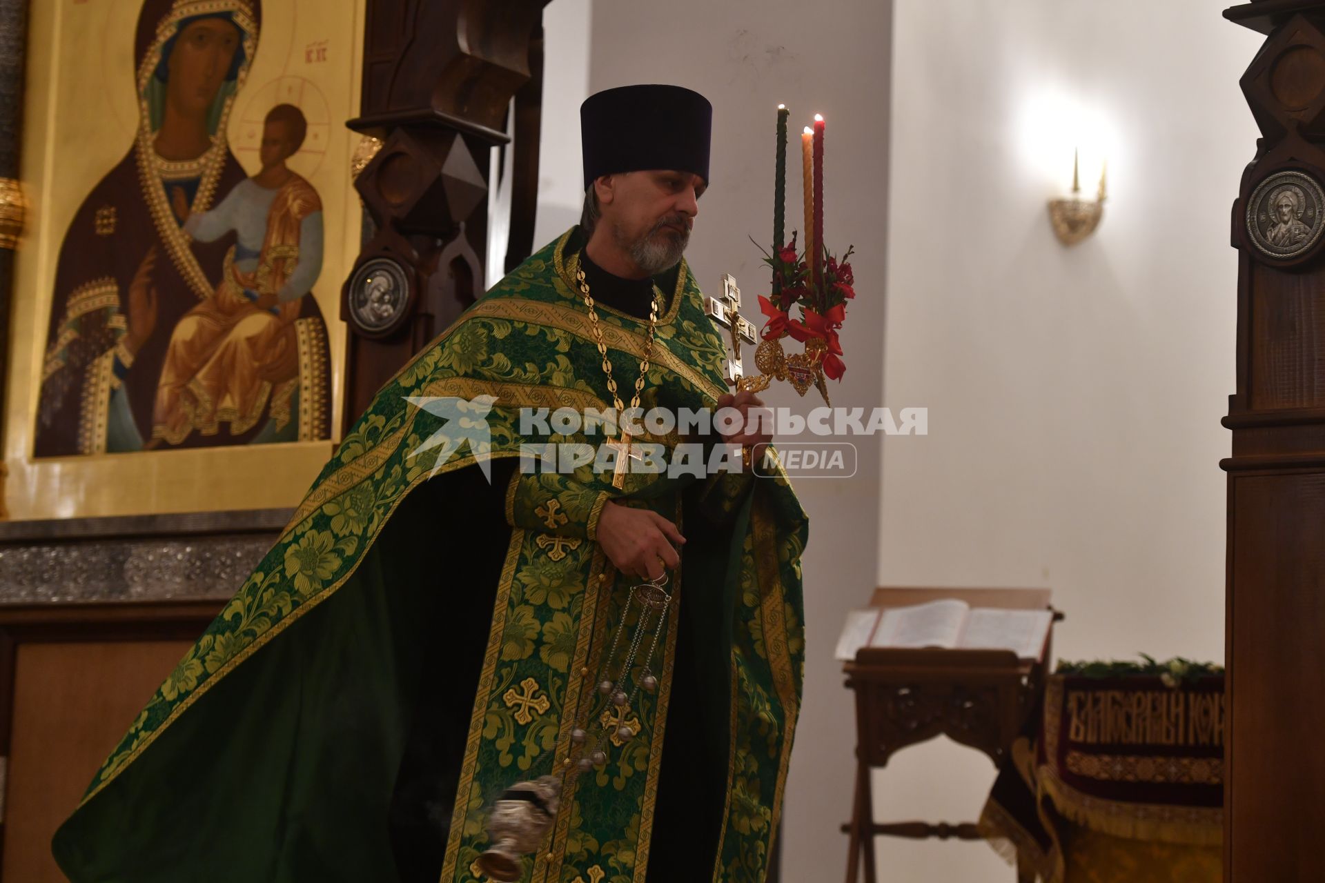 Пасхальная служба в Храме Успения Пресвятой Богородицы в Матвеевском