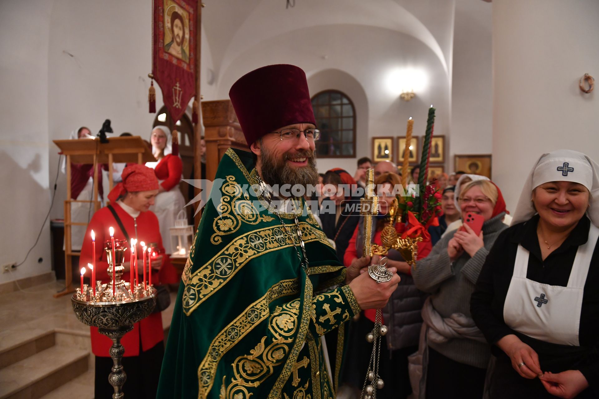 Пасхальная служба в Храме Успения Пресвятой Богородицы в Матвеевском