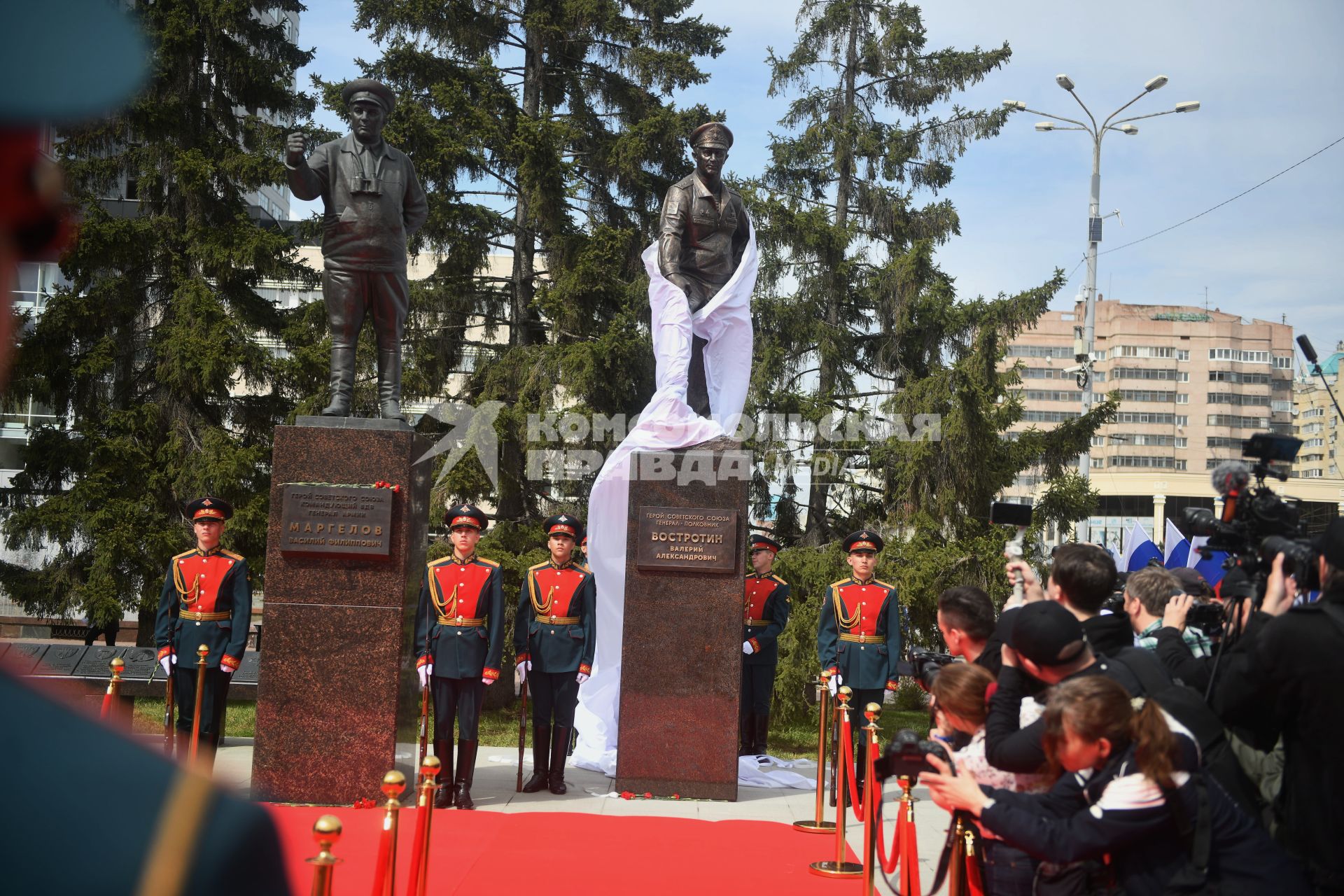 Открытие памятника Герою Советского союза генерал-полковнику Валерию Востротину